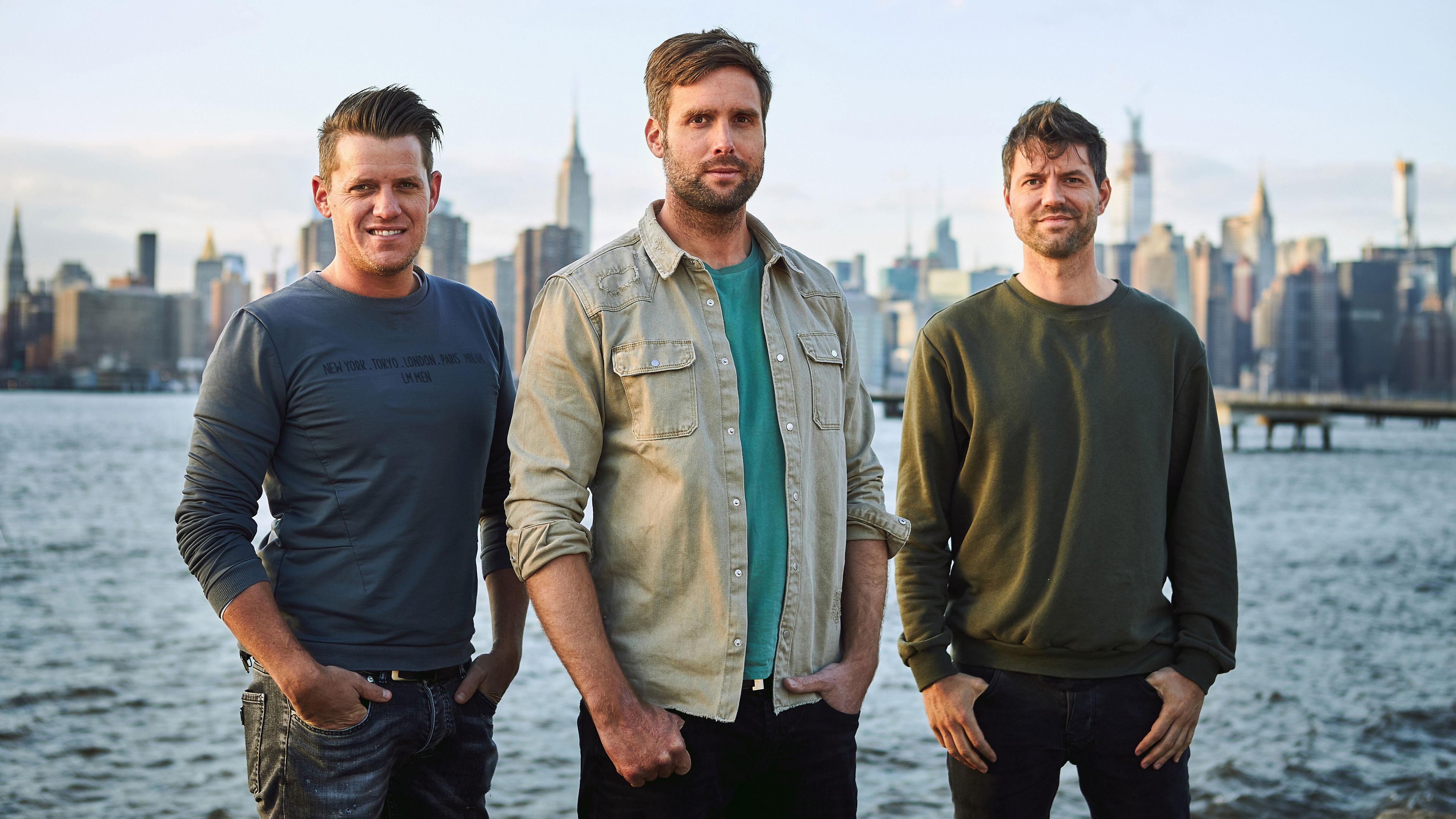 Backdrop for Nick, Simon & Kees: Homeward Bound