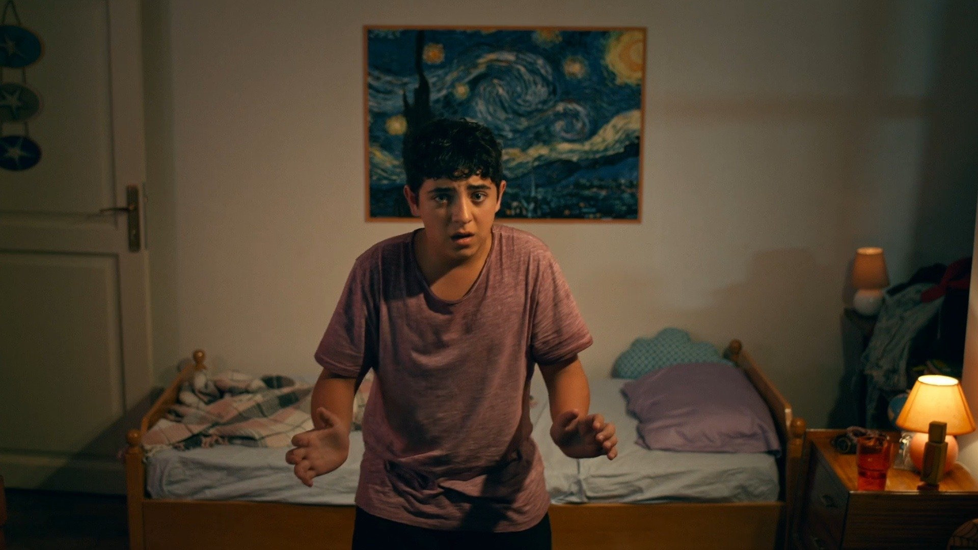 Backdrop for Gamonya: Hayaller Ülkesi