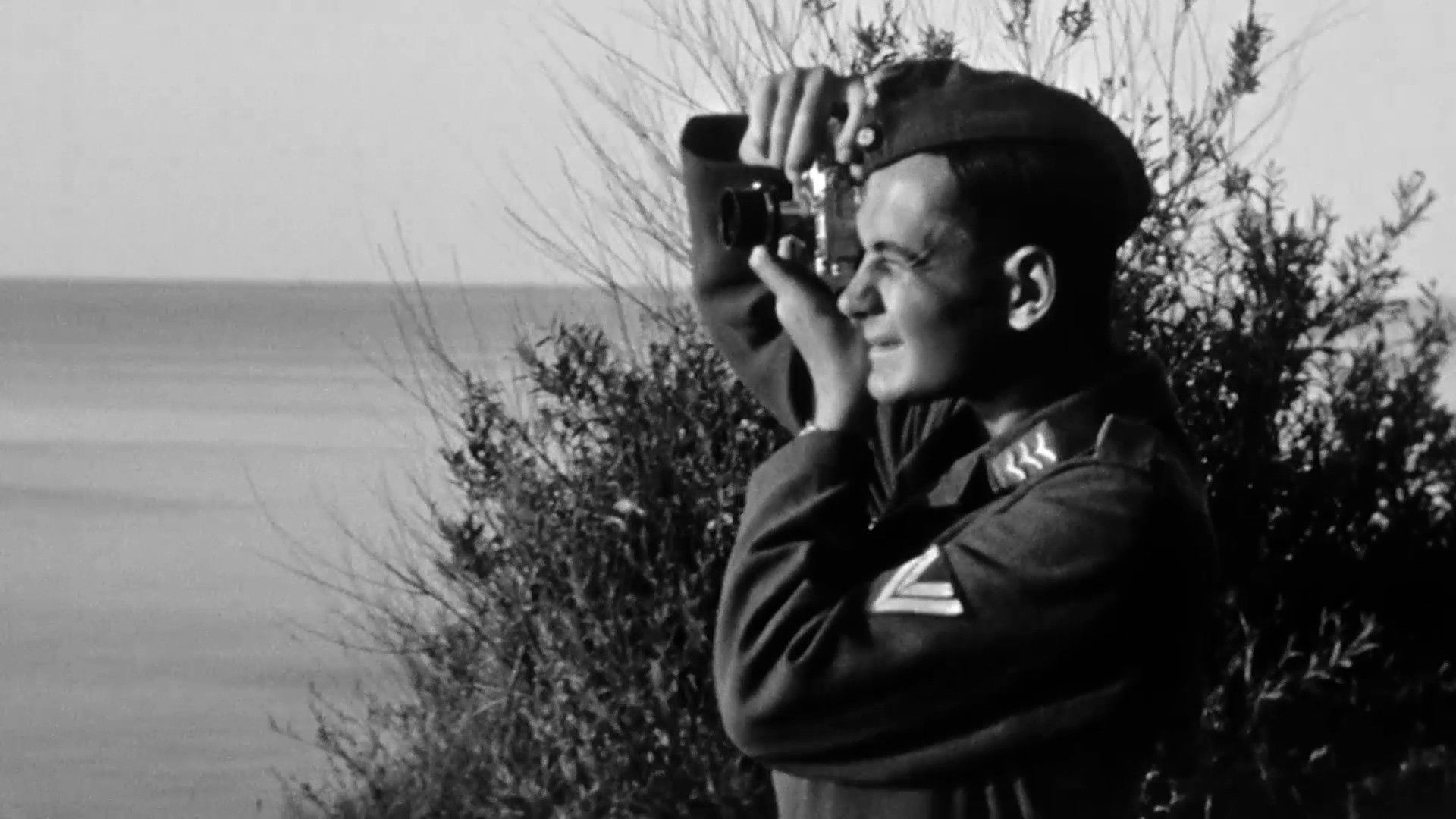 Backdrop for Dans l'œil de l'occupant