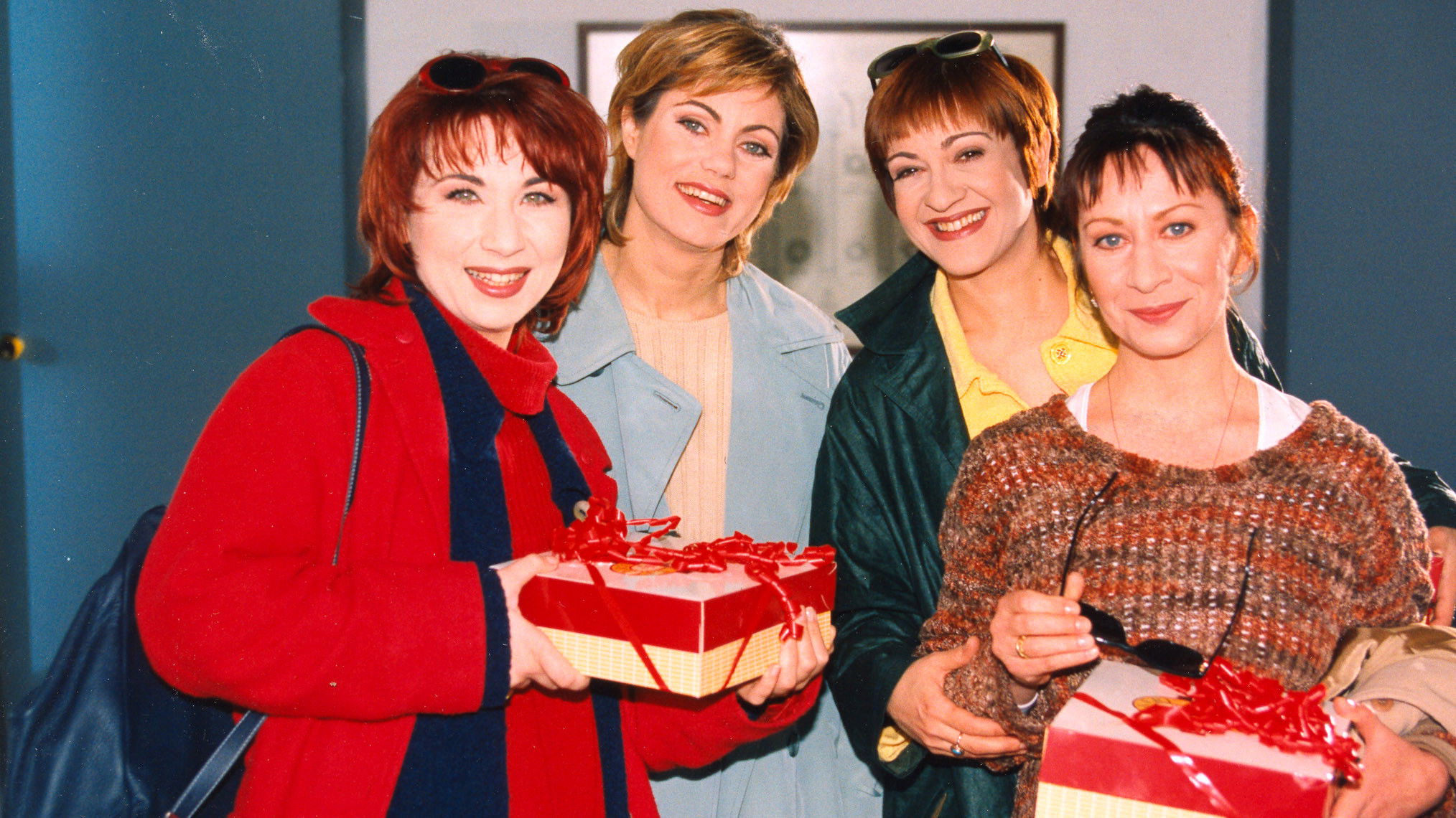 Backdrop for To kare tis damas