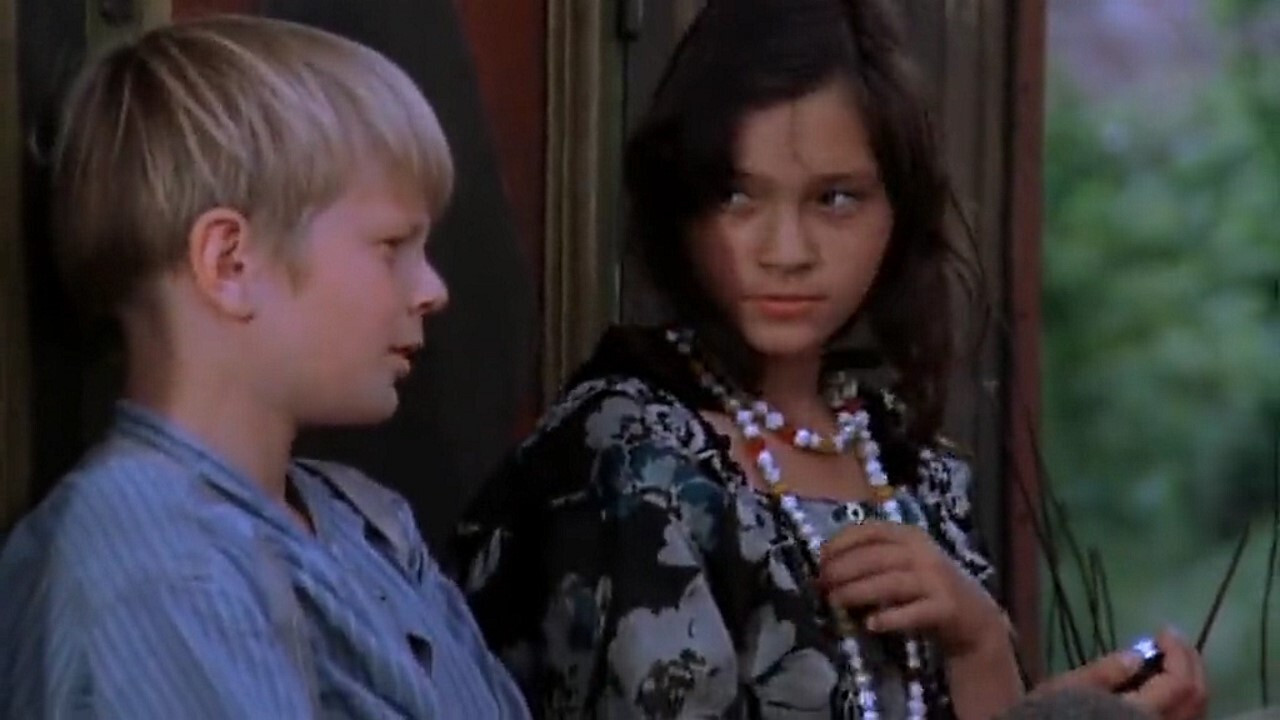 Backdrop for When Unku was Ede's Girlfriend