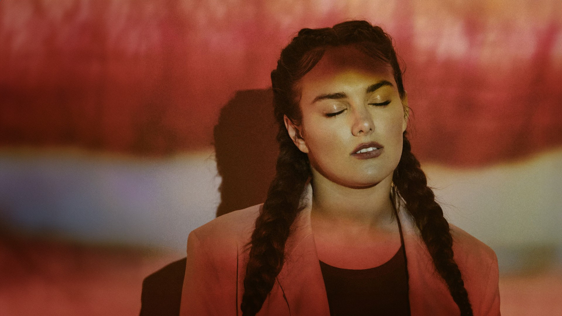 Backdrop for Ewa Farna UMAMI livesession