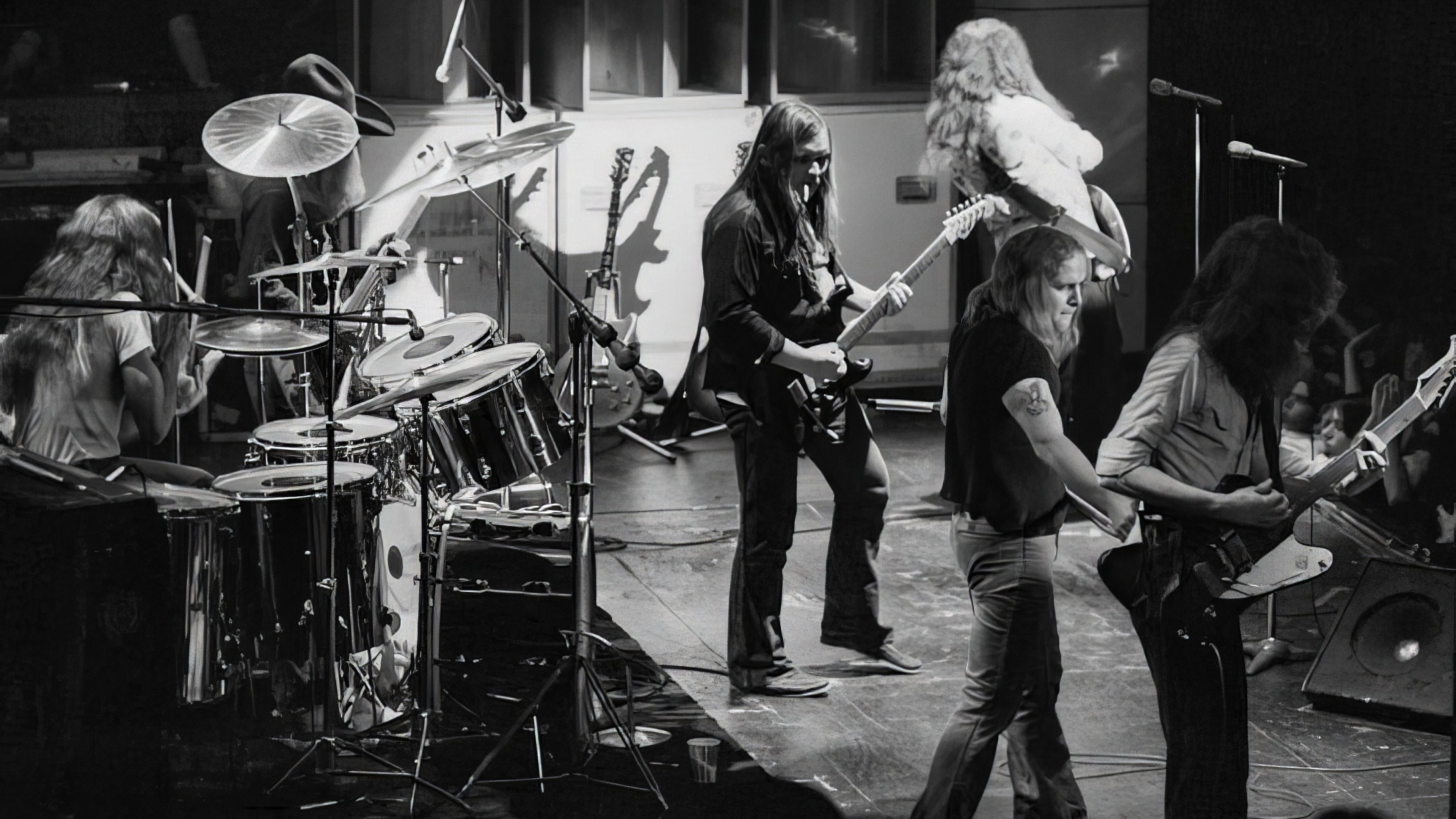 Backdrop for Lynyrd Skynyrd : Live at Winterland 1975
