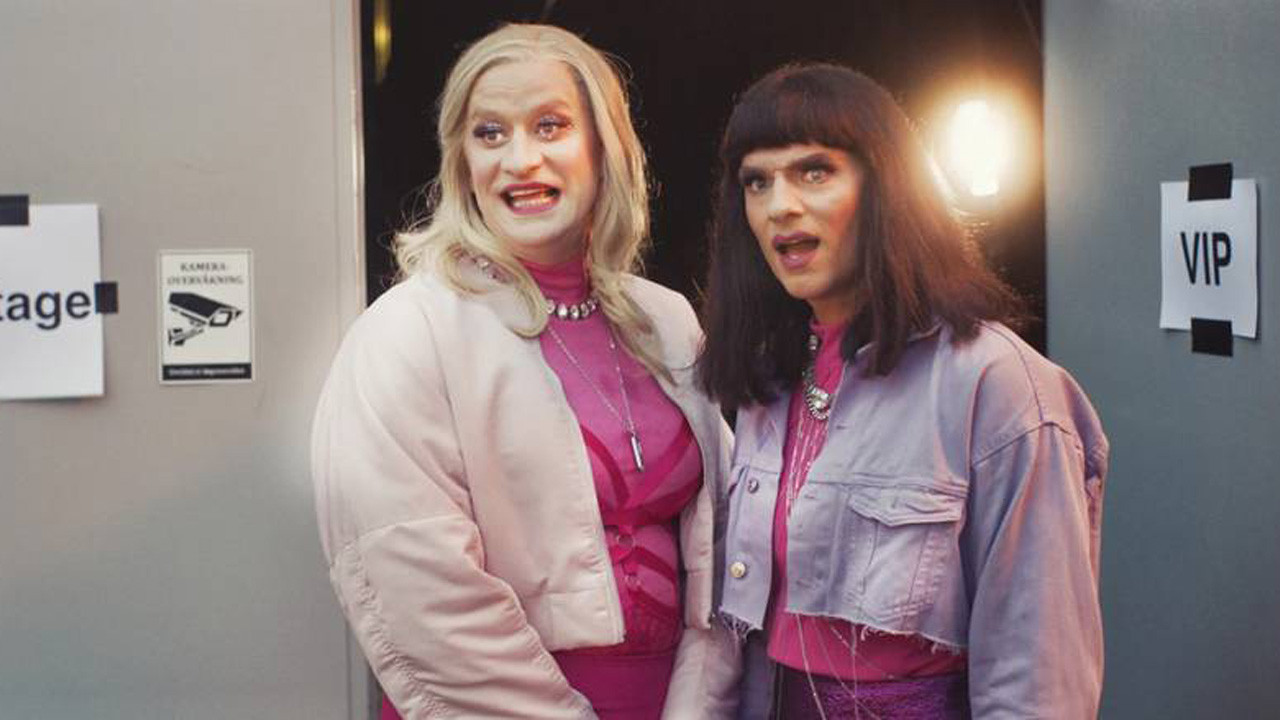 Backdrop for Tina & Bettina 2 - The Comeback