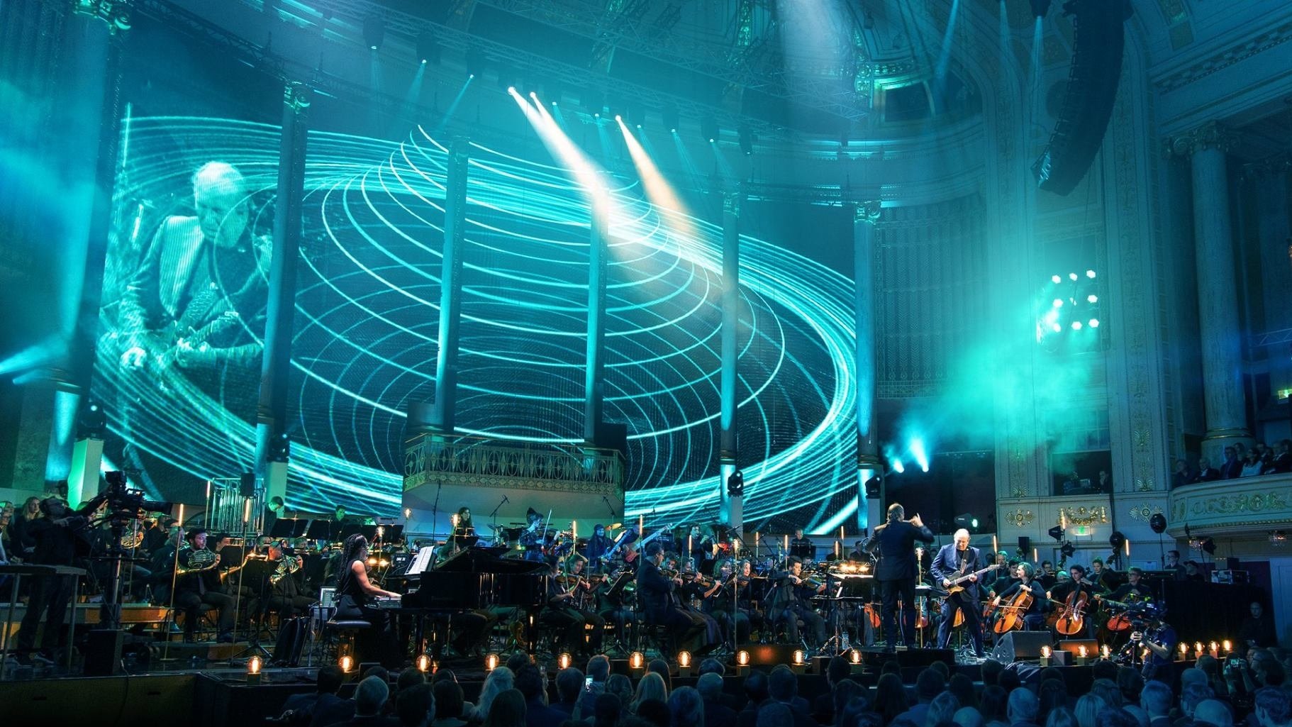 Backdrop for Hans Zimmer - The World of Hans Zimmer: A Symphonic Celebration (Live At Hollywood In Vienna)