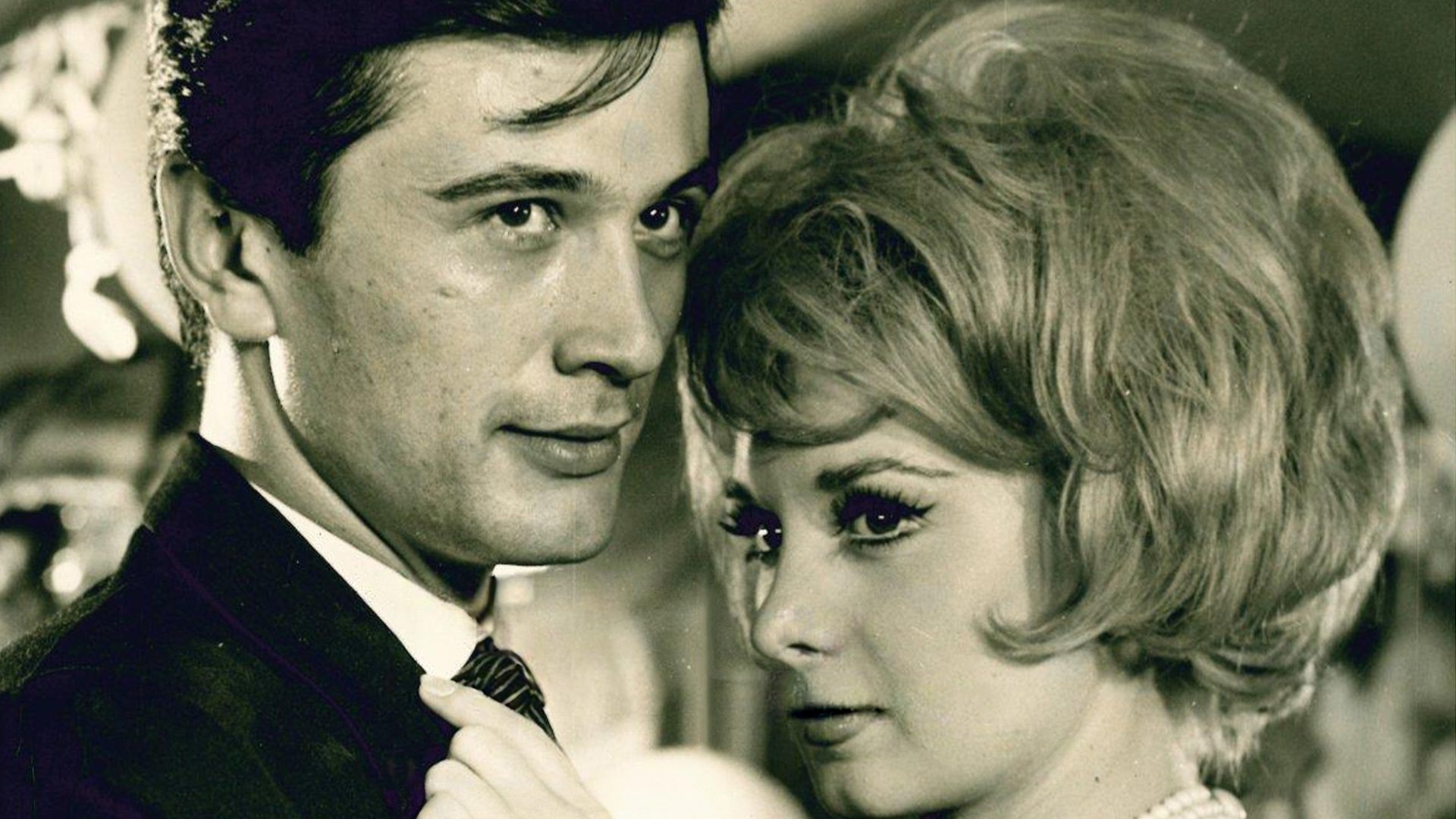 Backdrop for Kızlar Büyüdü