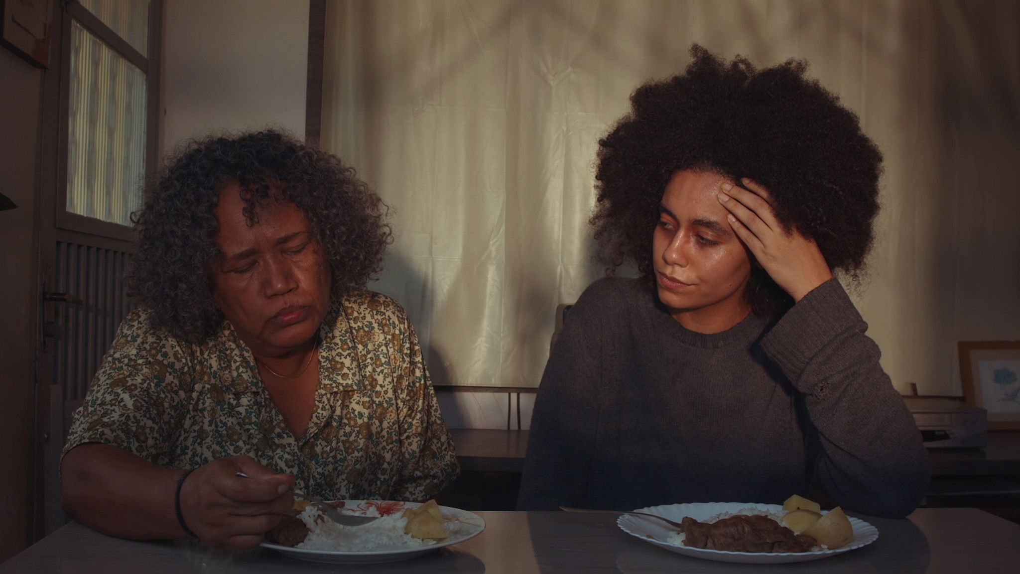 Backdrop for Fuga Sob Céu Claro