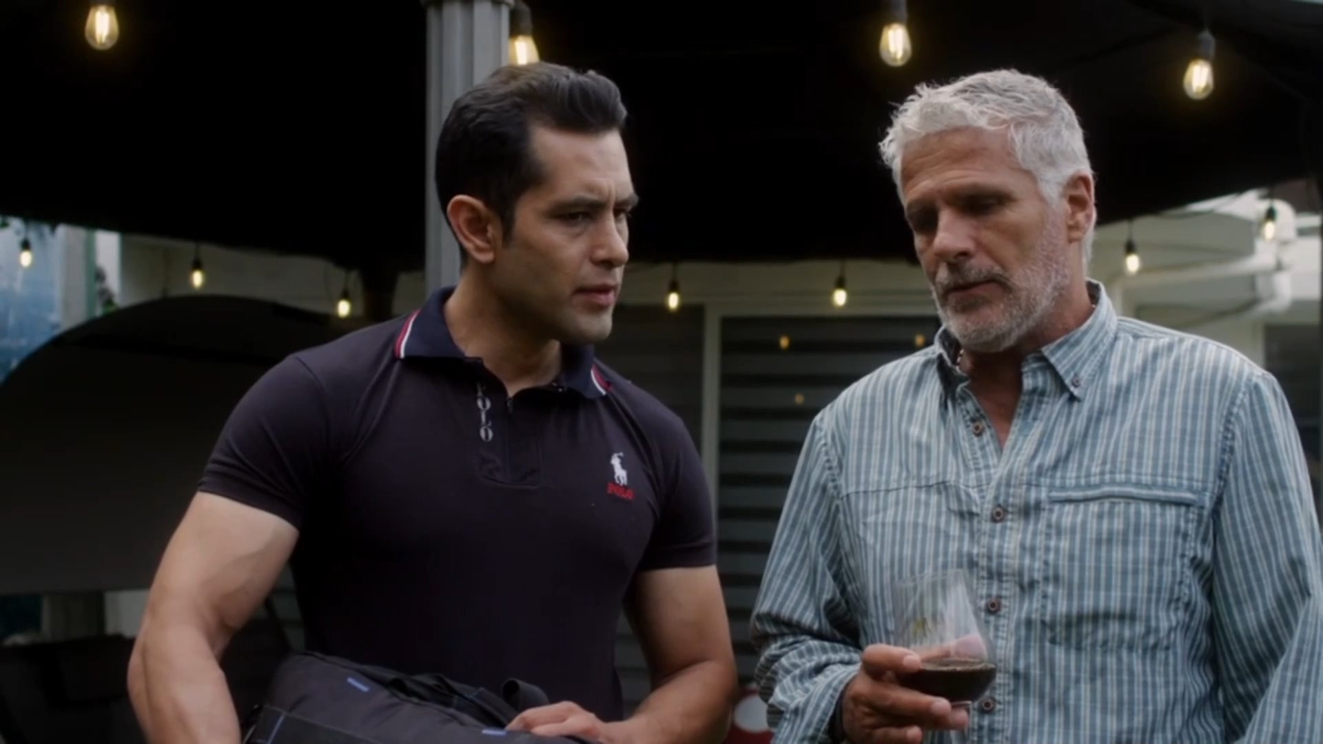 Backdrop for Sexo y traición de familia