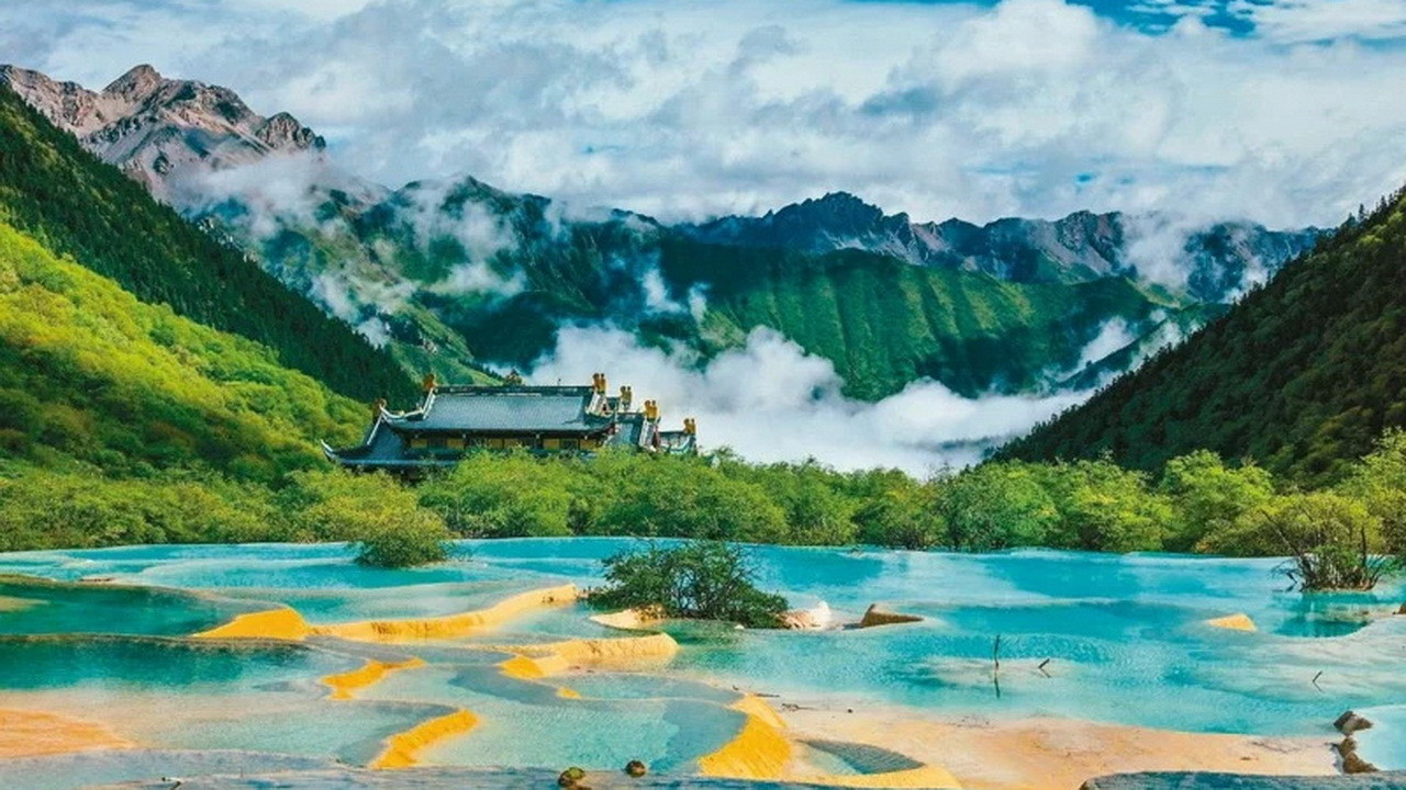 Backdrop for 五彩黄龙