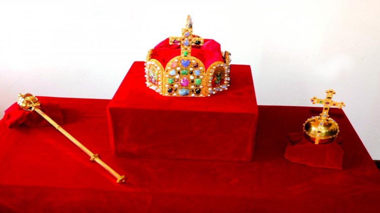 Backdrop for Le Trésor sacré d'Hitler