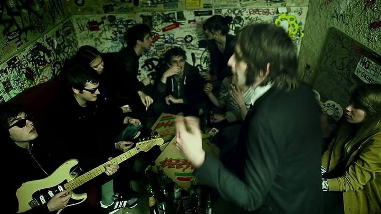 Backdrop for Le moral des troupes