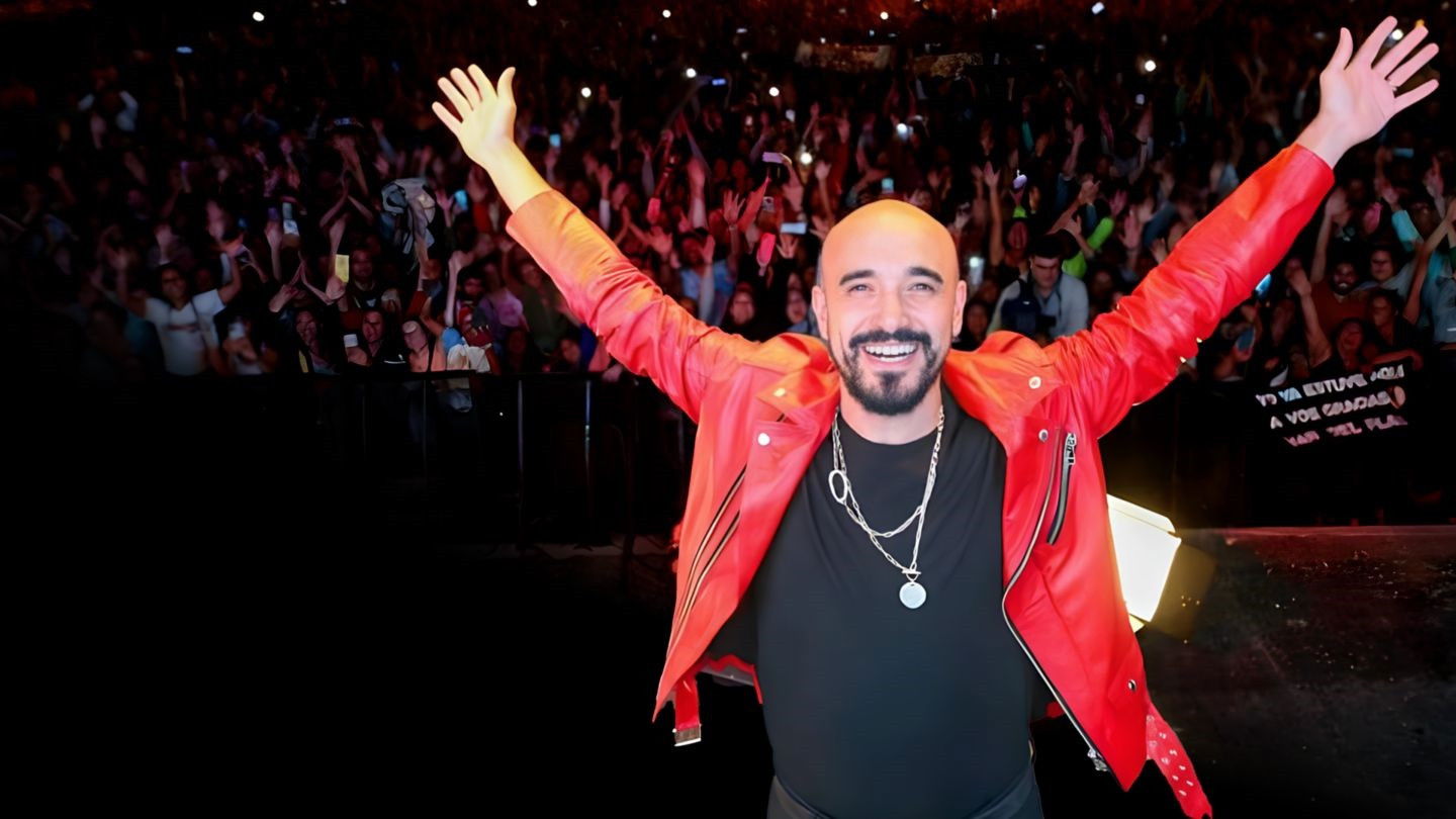 Backdrop for Abel Pintos | Amores y Rarezas