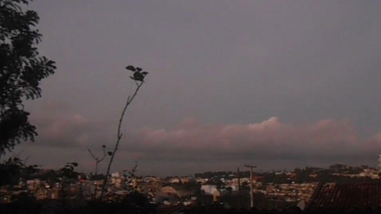 Backdrop for Apenas Um Domingo