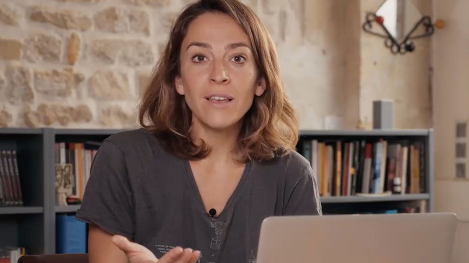 Backdrop for Les idées larges