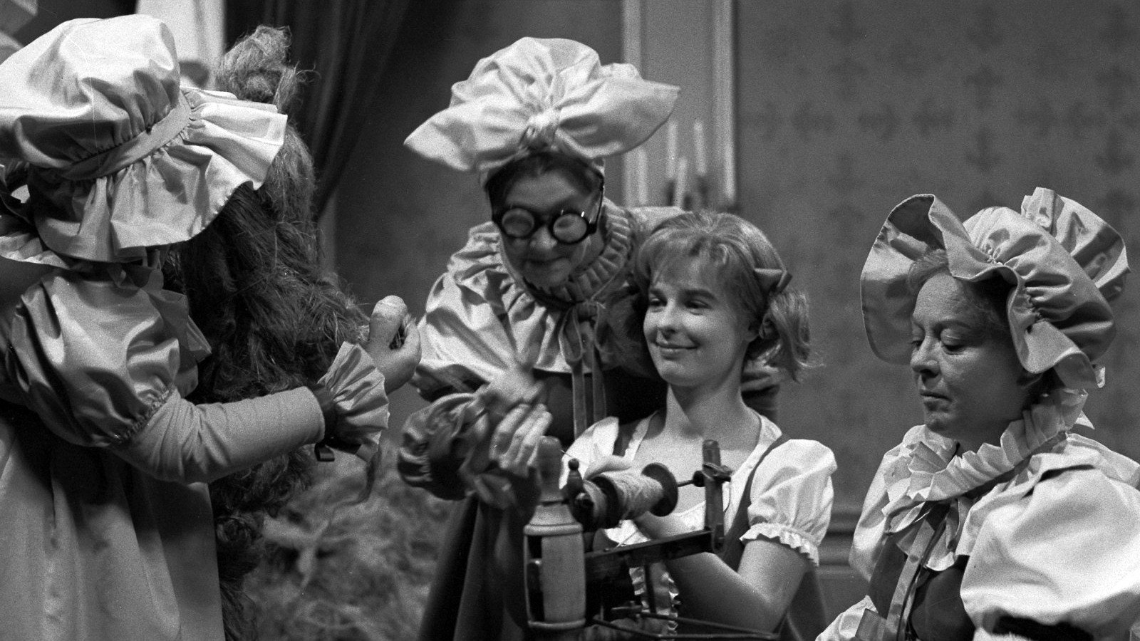 Backdrop for Tři přadleny