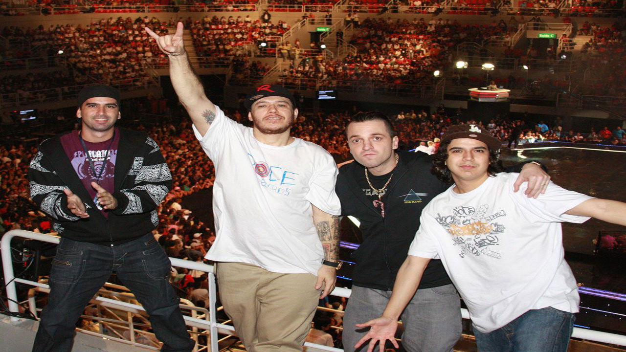 Backdrop for Charlie Brown Jr.: Chegou Quem Faltava