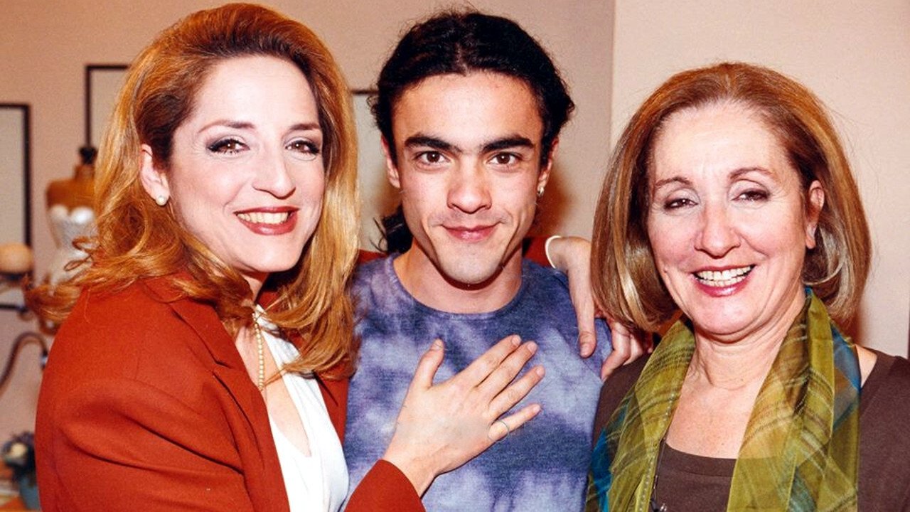 Backdrop for Deka lepta kirigma