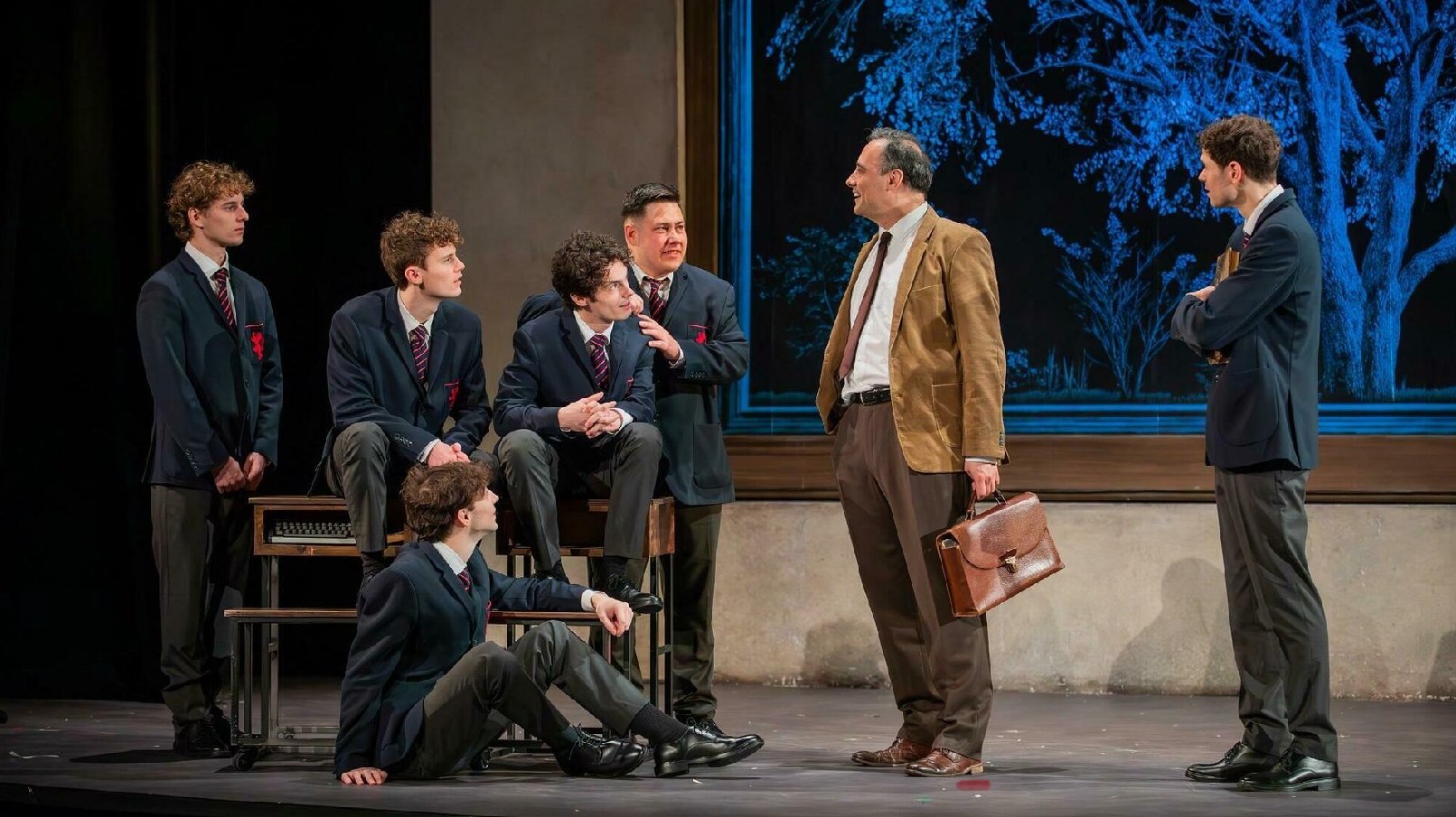 Backdrop for Le Cercle des Poètes disparus