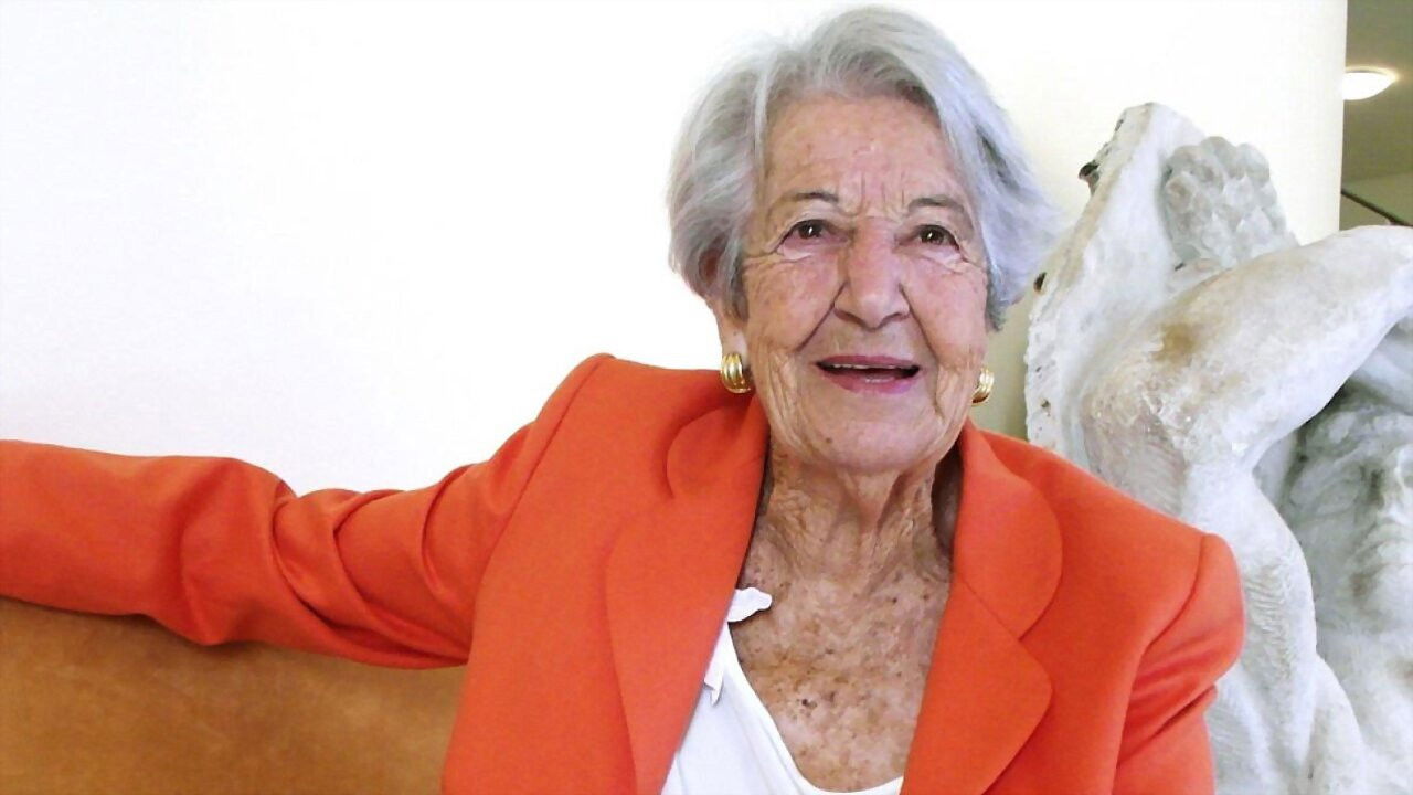 Backdrop for Una mujer sin sombra. Asunción Balaguer