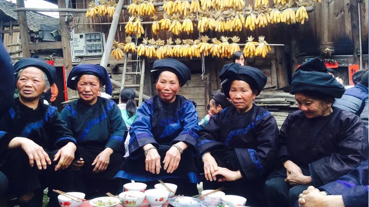 Backdrop for 彩云深处