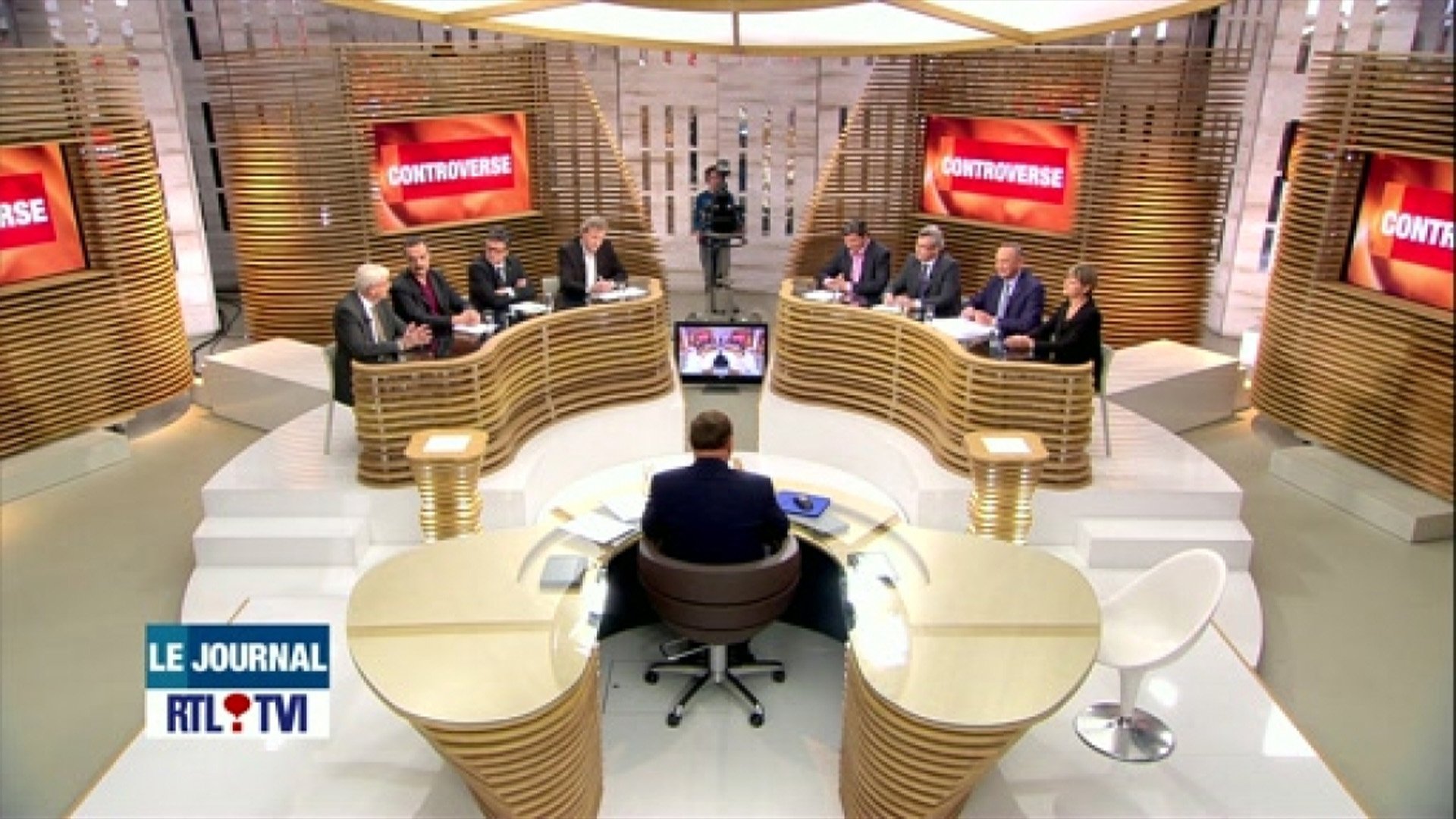 Backdrop for Controverse