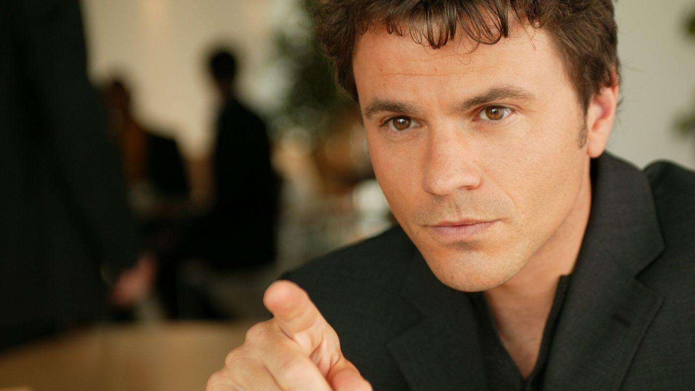 Backdrop for Team Spirit: De serie