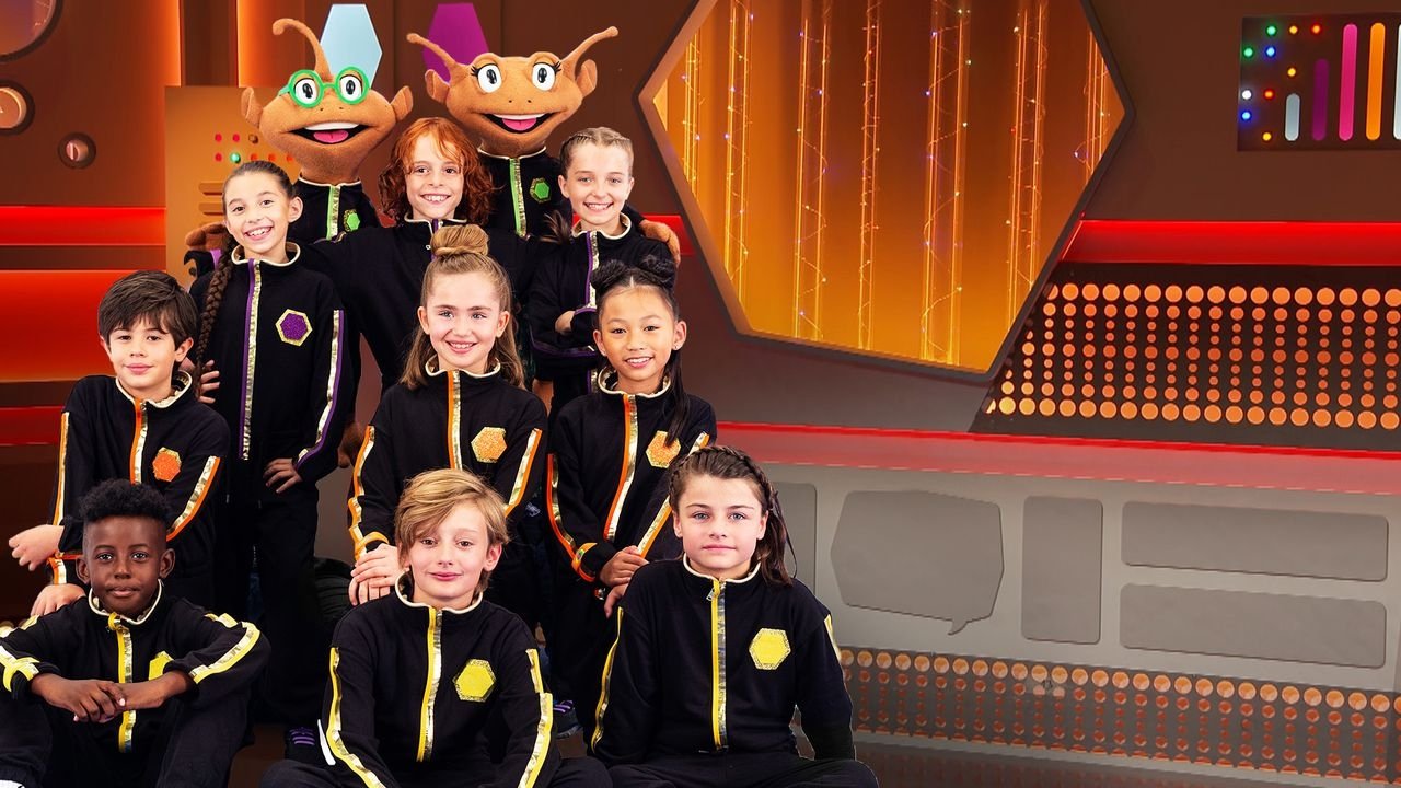 Backdrop for Les Extra Curieux