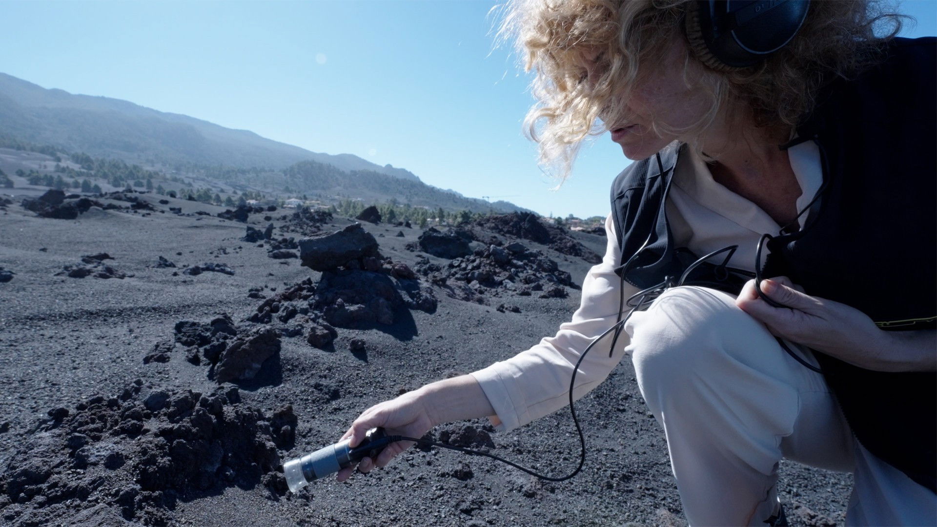 Backdrop for Do Rocks Dream of Flying ?