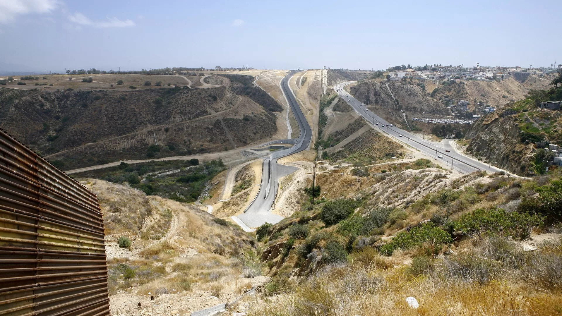 Backdrop for Amexica: Life in the Borderlands