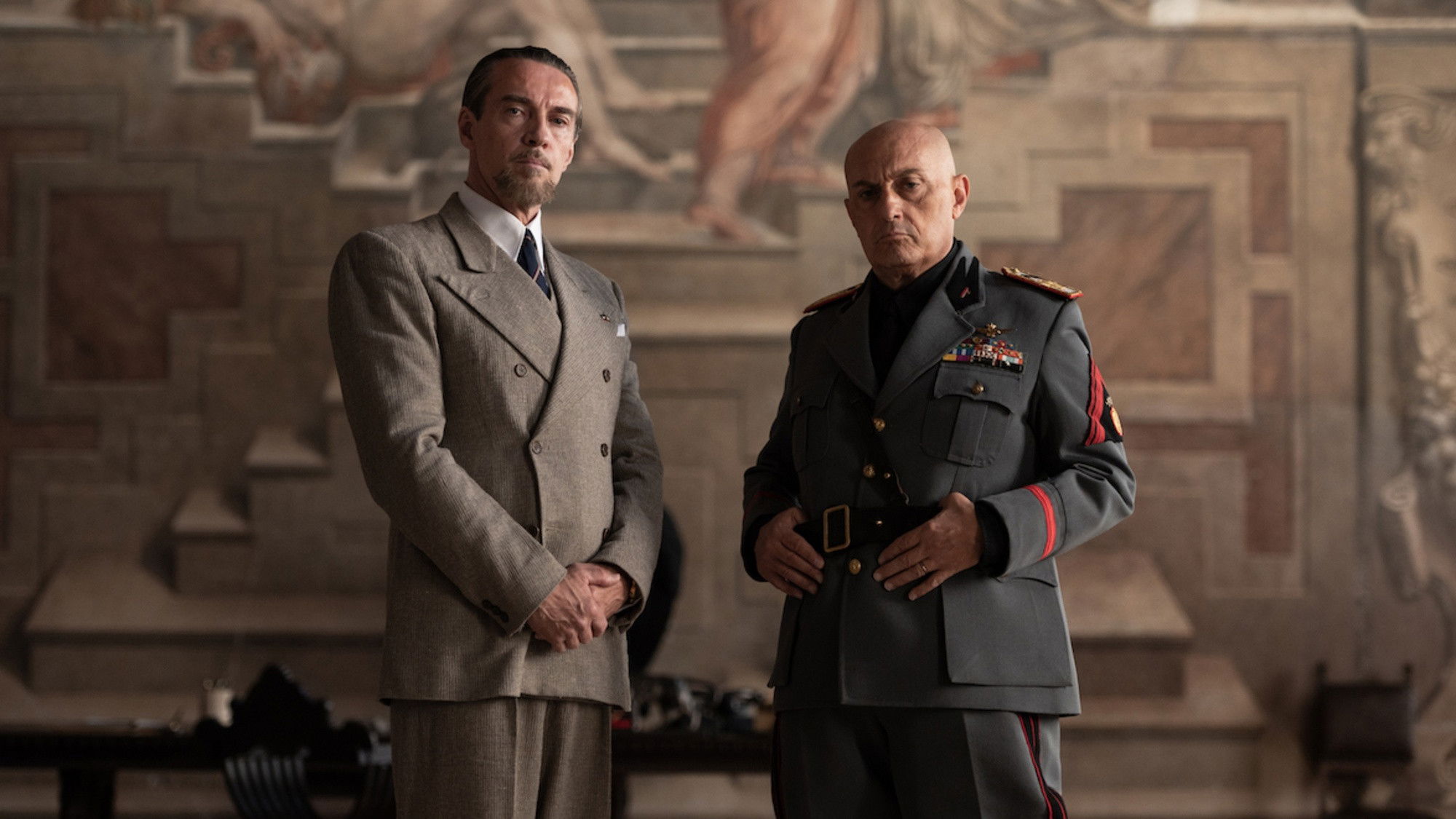 Backdrop for La lunga notte - La caduta del Duce