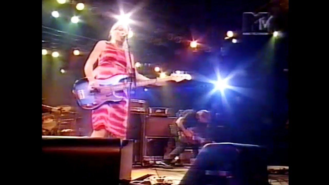 Backdrop for Sonic Youth: Live in São Paulo 2000