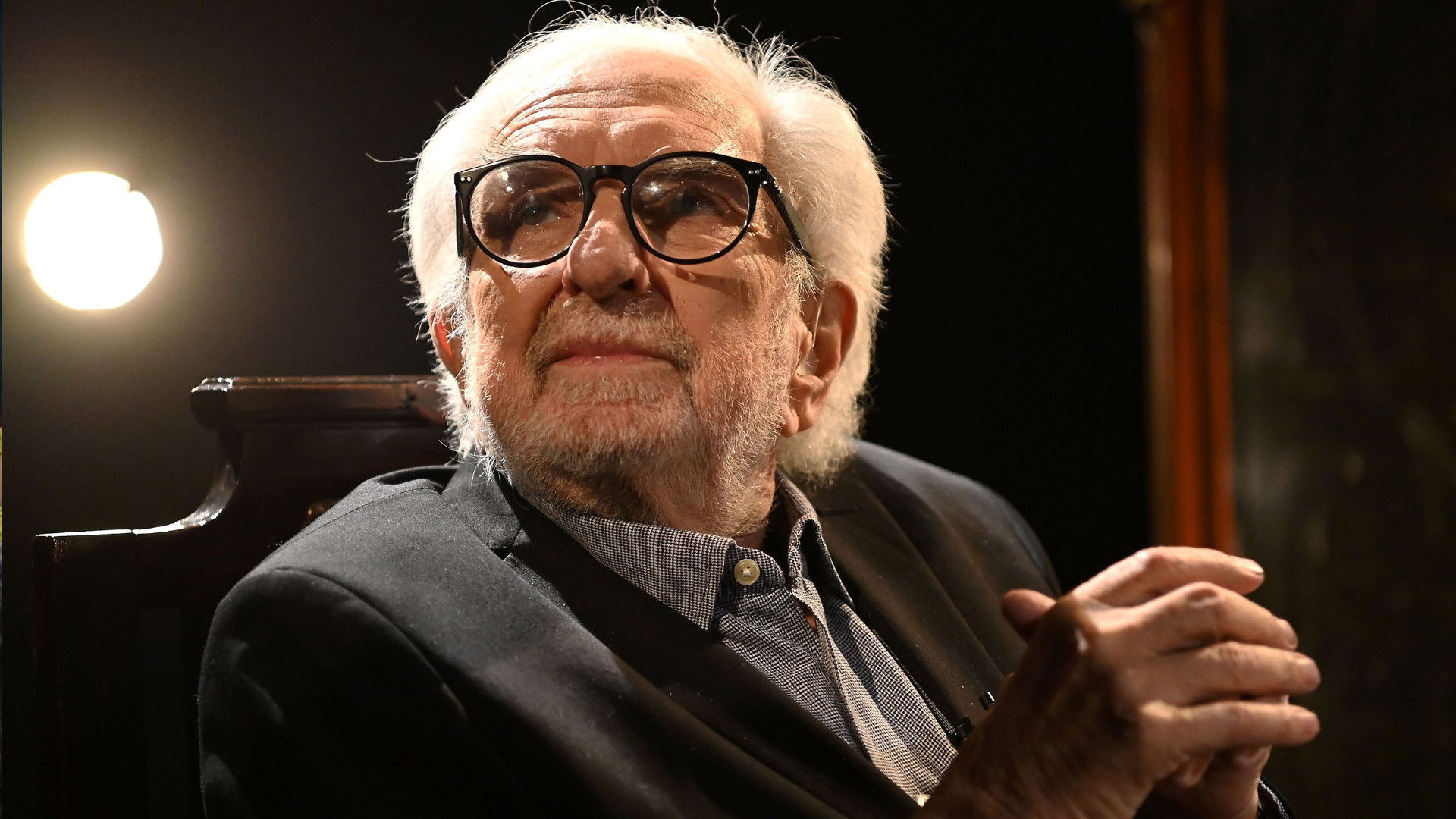 Backdrop for Prócer