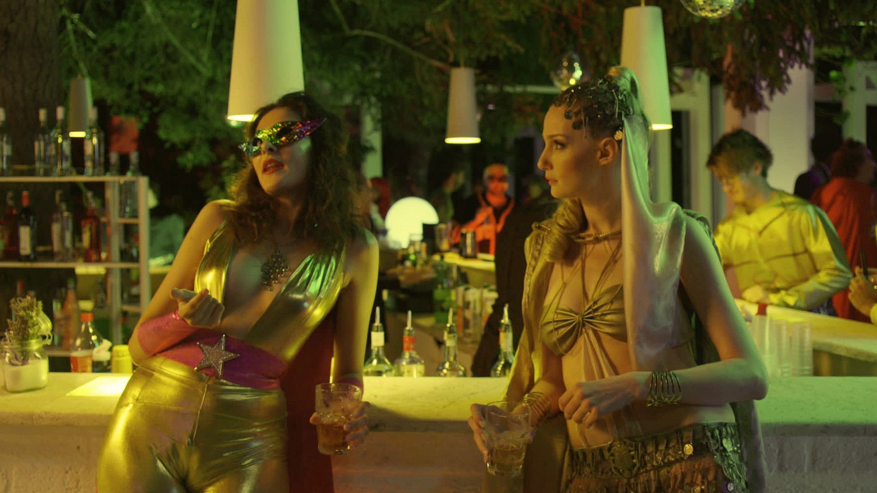 Backdrop for Le frise ignoranti