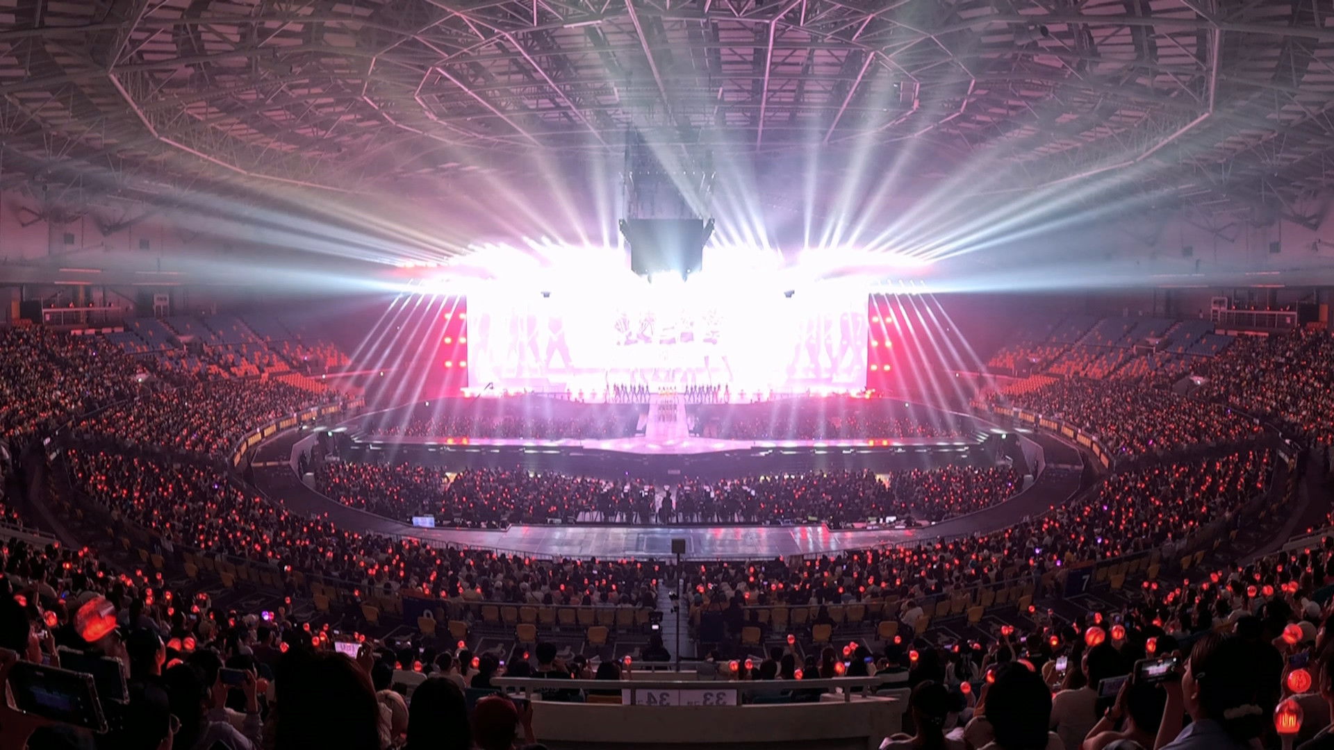 Backdrop for (G)I-DLE - 2024 (G)I-DLE WORLD TOUR [iDOL] IN SEOUL