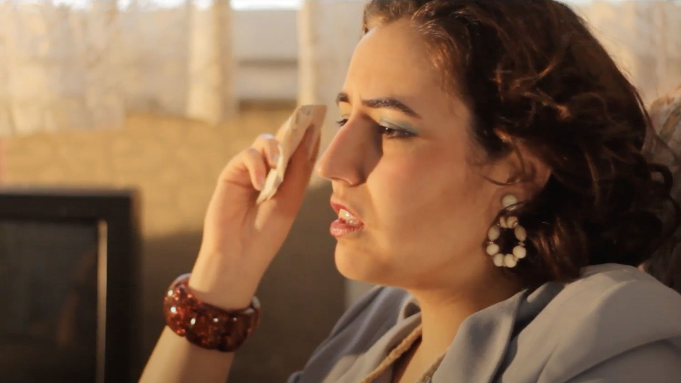 Backdrop for Entre Dos Puertas