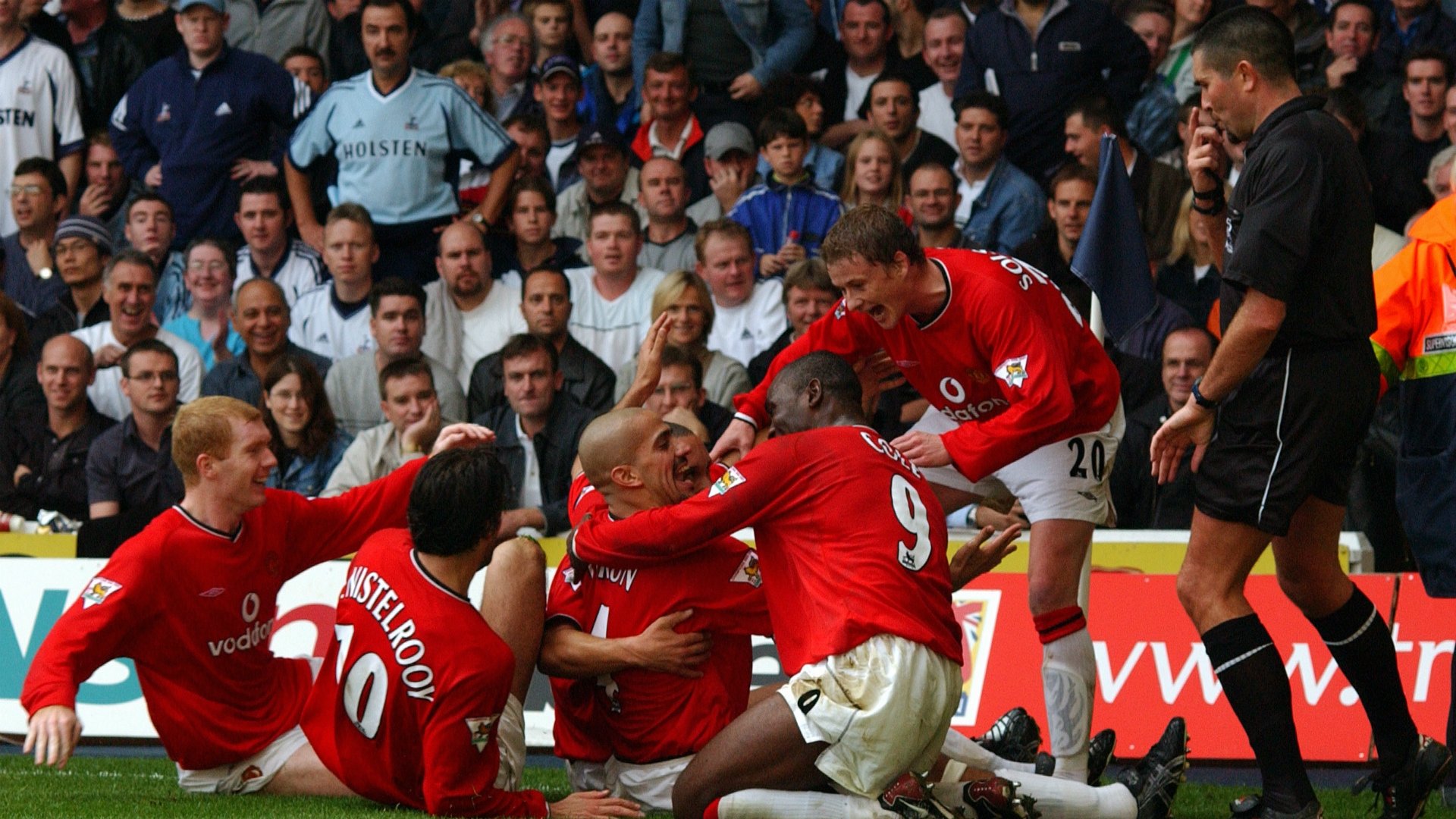 Backdrop for Manchester United: The Official History 1878-2002