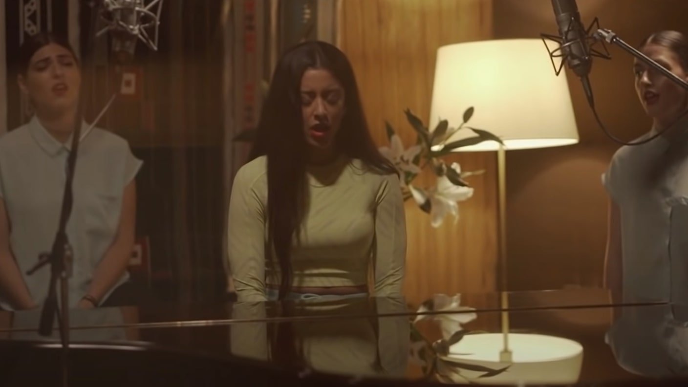 Backdrop for Marina Satti & Fonés at Pohoda in the Air