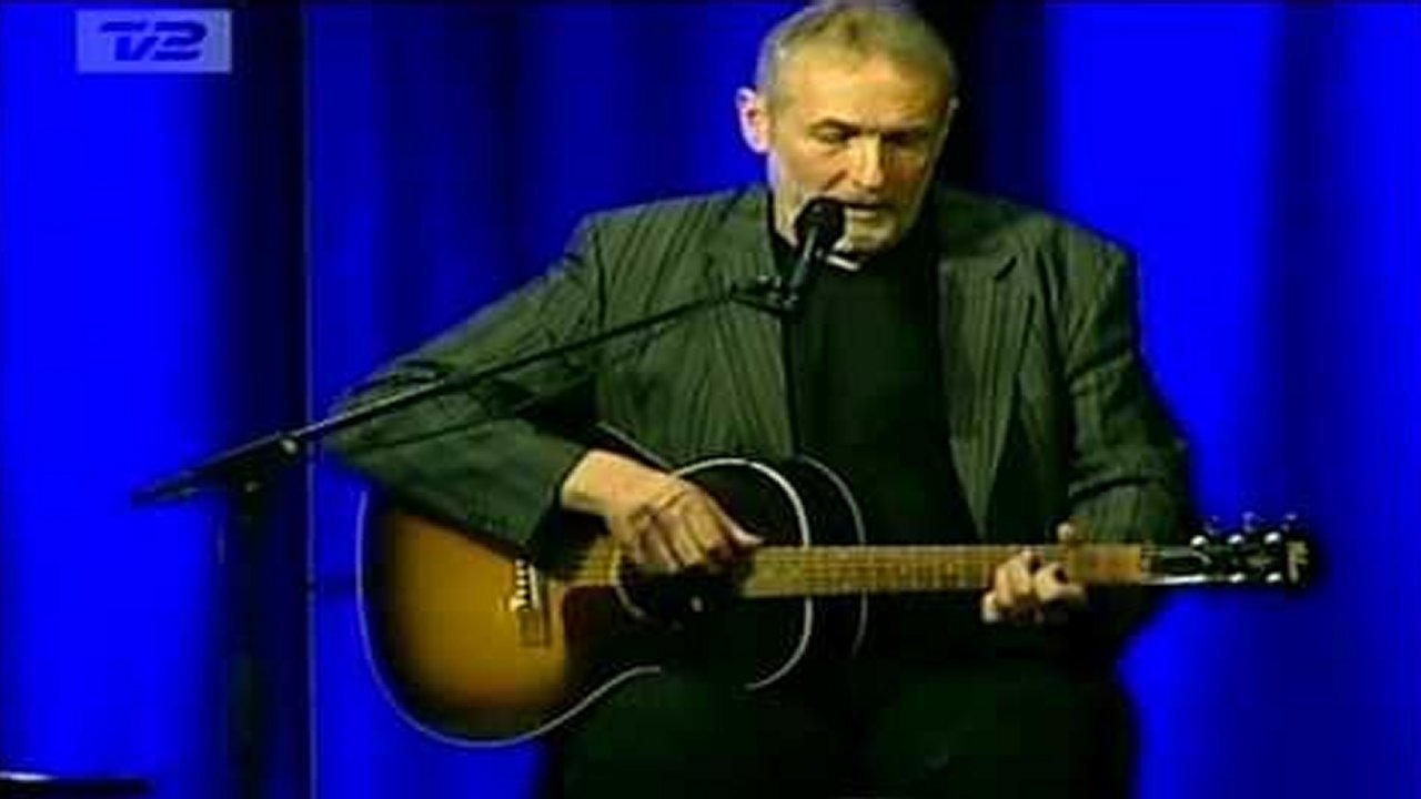 Backdrop for Niels Hausgaard: Med hudfarvet hud