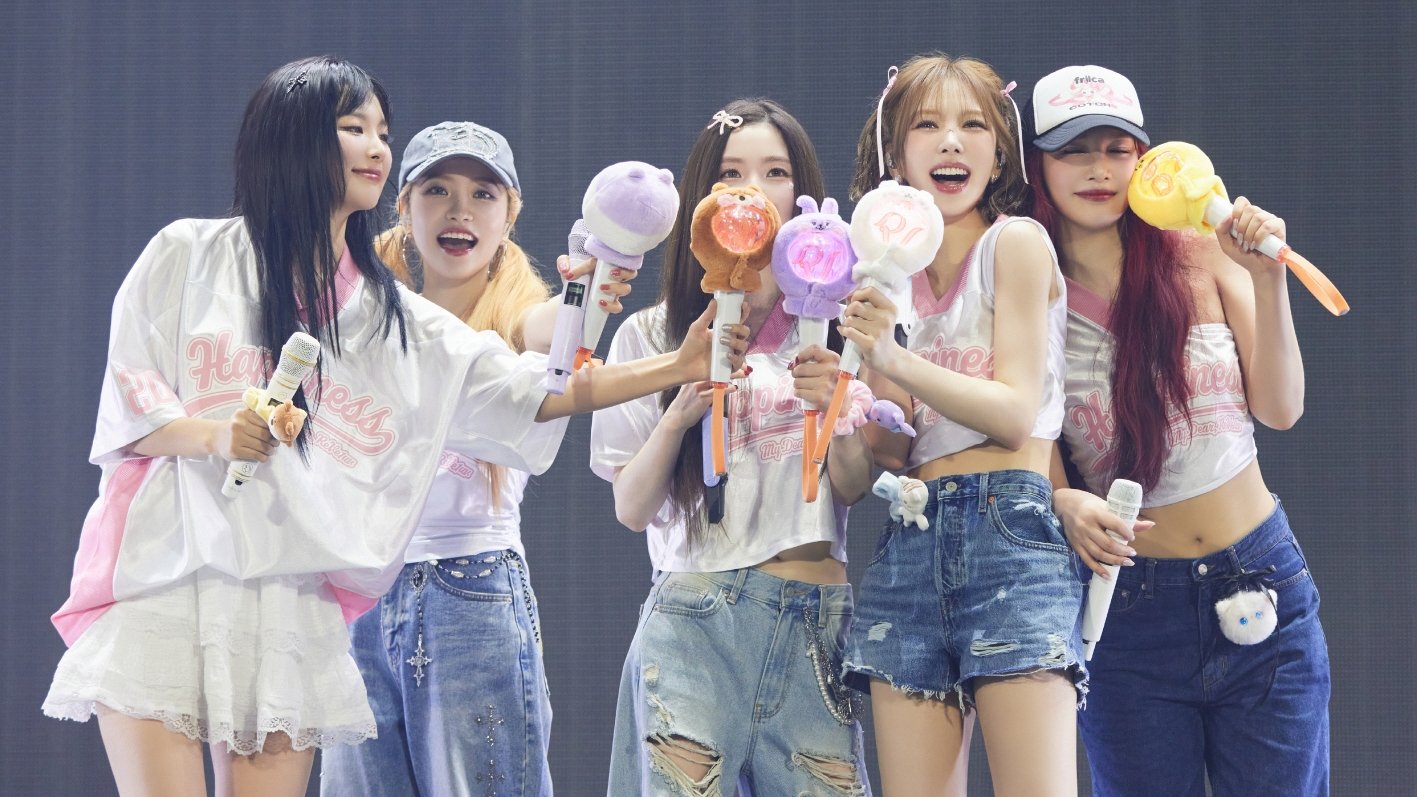 Backdrop for Red Velvet Happiness Diary: My Dear, ReVe1uv in Cinemas