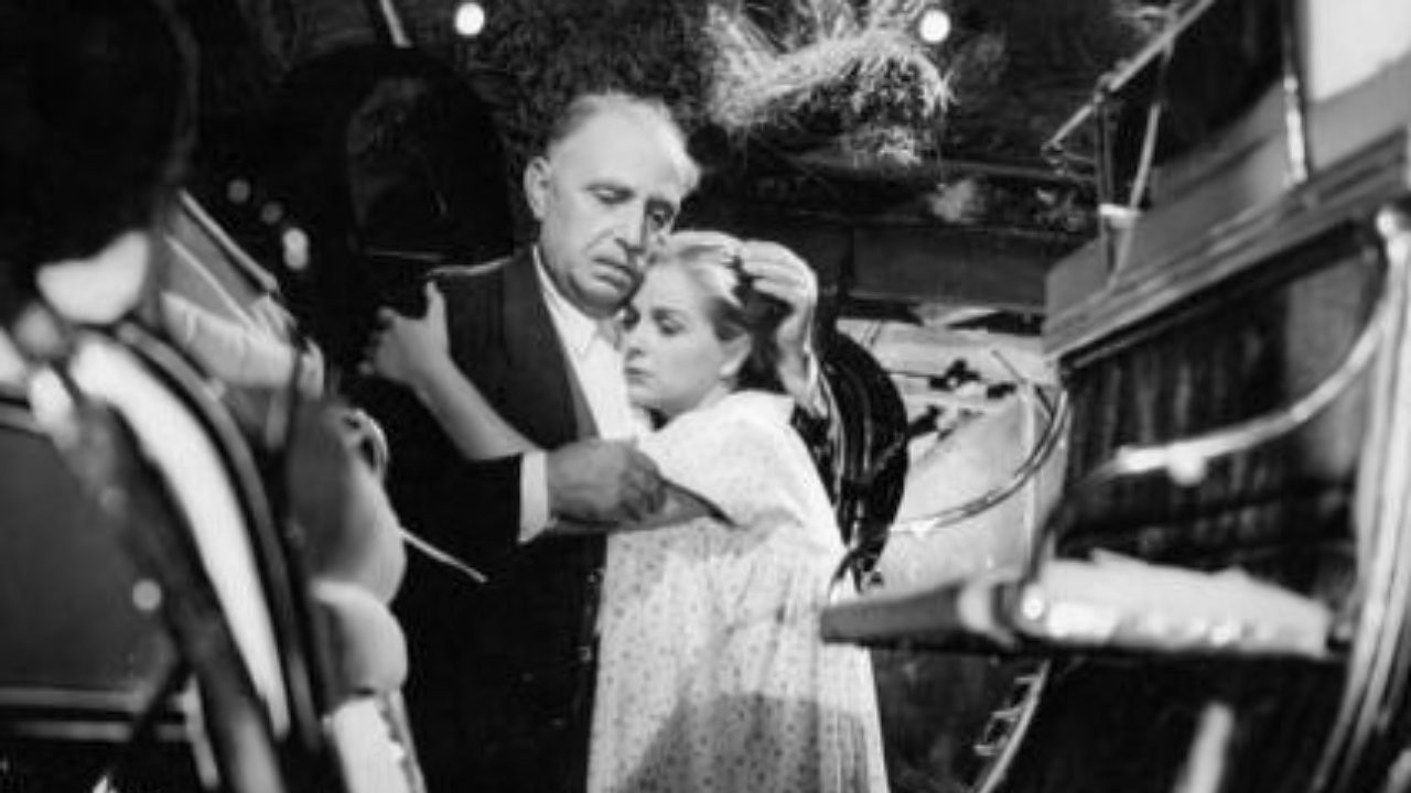 Backdrop for Horse and Carriage