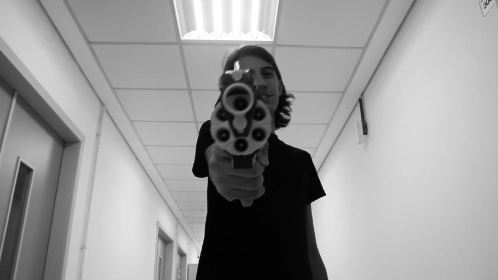 Backdrop for Ouça-me Por Favor