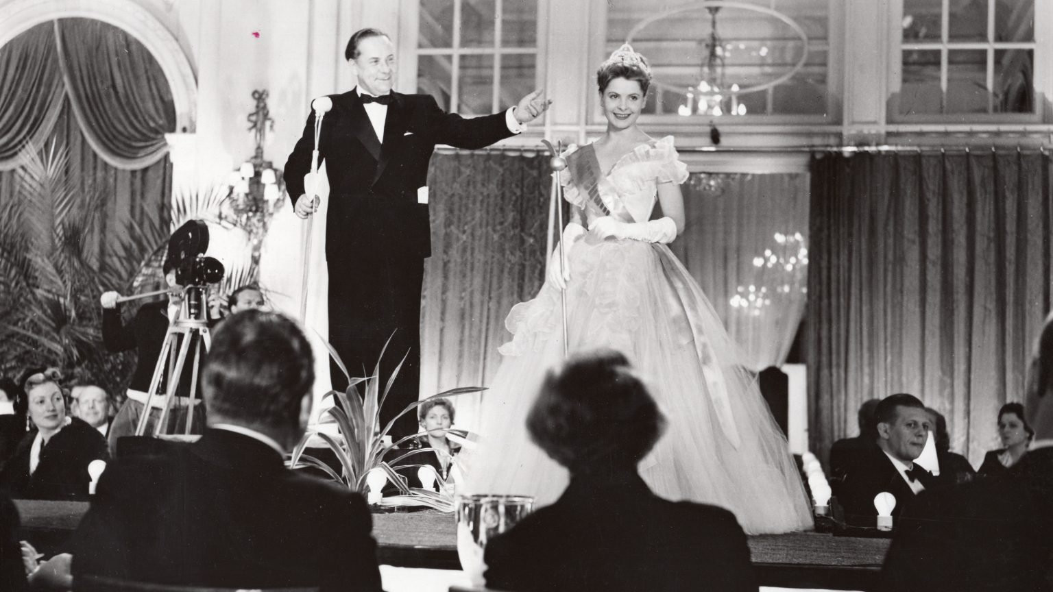 Backdrop for Ingrid - The Story of a Fashion Model