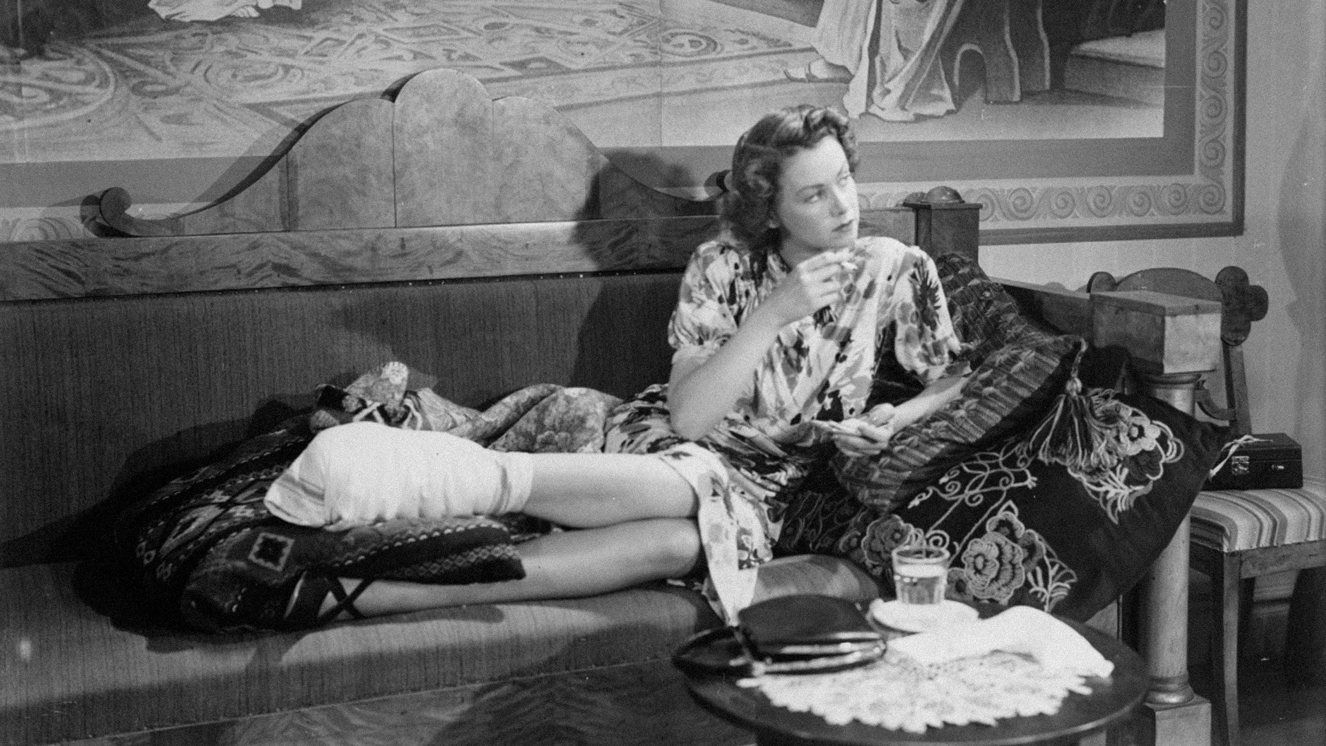 Backdrop for Her Little Majesty