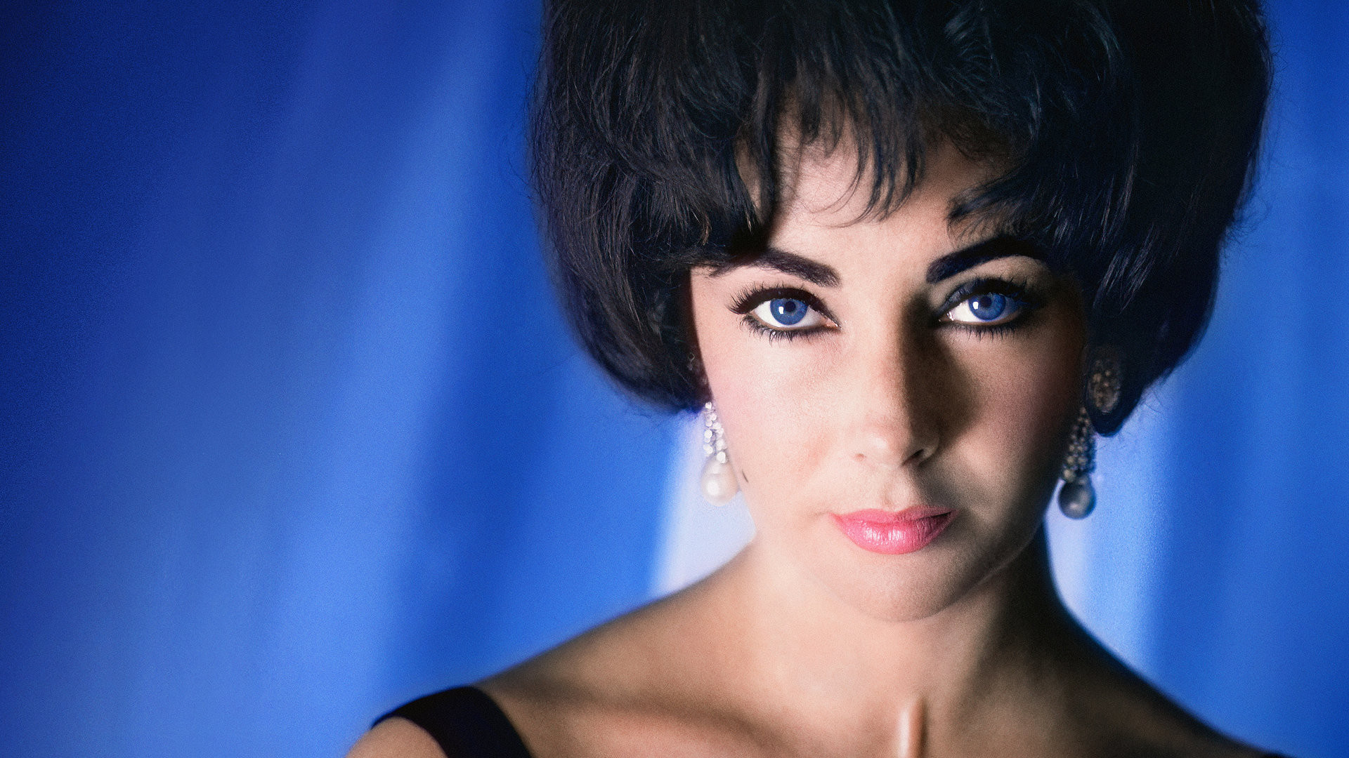 Backdrop for Elizabeth Taylor: The Lost Tapes