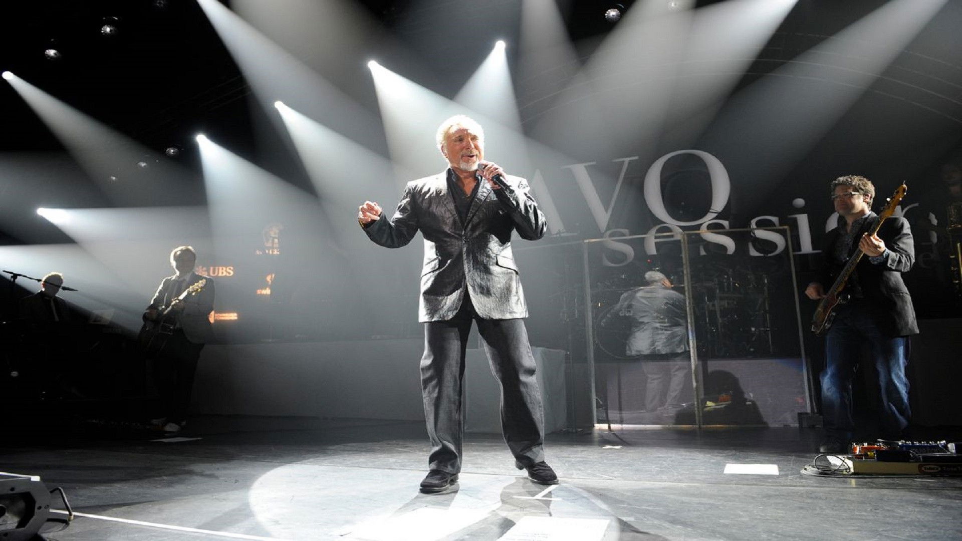 Backdrop for Tom Jones - Avo Session Basel (2009-11-09)