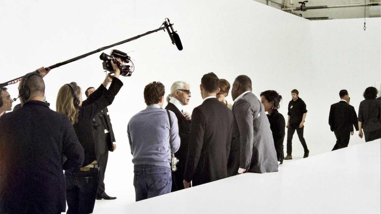 Backdrop for Signé Chanel