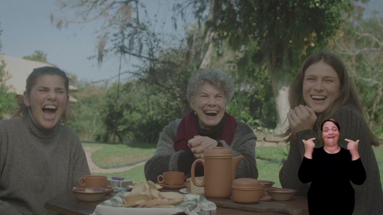 Backdrop for A Mãe da Mãe da Menina