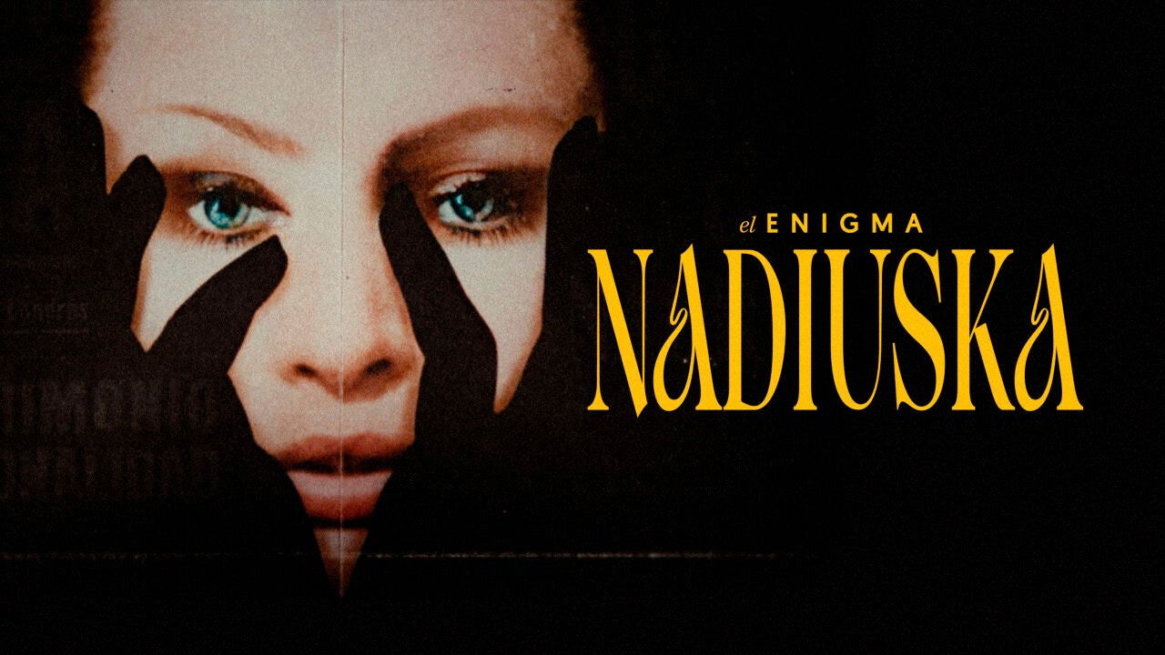 Backdrop for El enigma Nadiuska