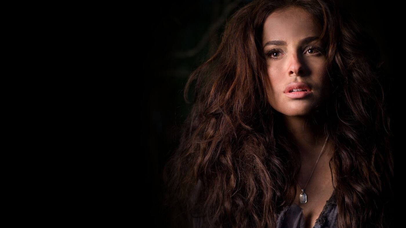 Backdrop for Bella Calamidades