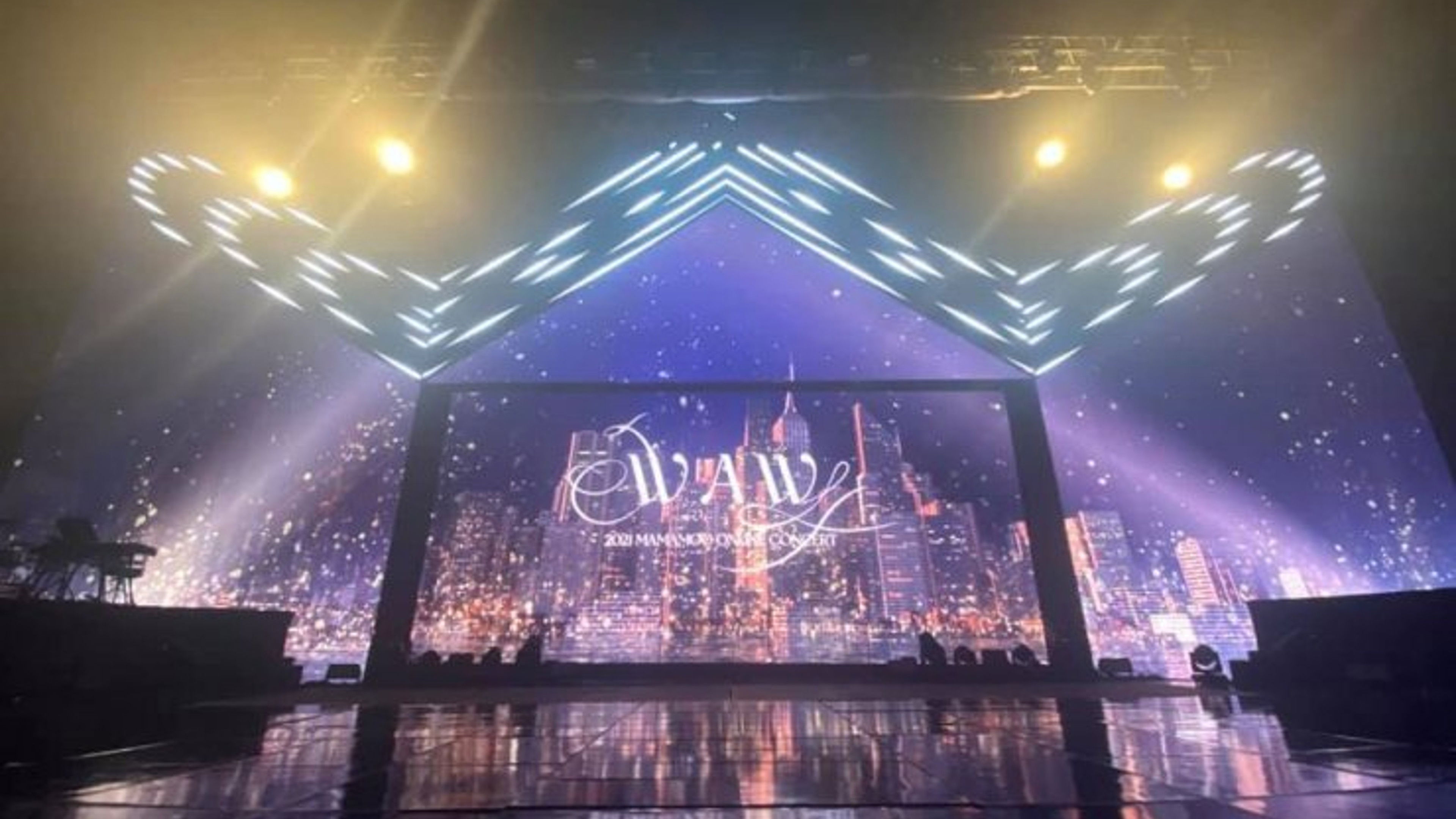 Backdrop for 2021 MAMAMOO 'WAW' Concert: The Movie